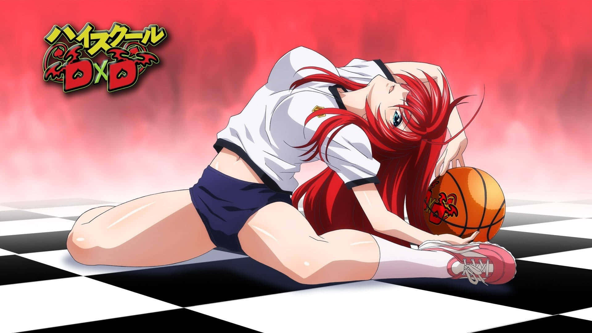 Rias Gremory 桌布 壁紙 — 一位紅髮動漫女孩穿著校服跪在棋盤格地板上，在火紅背景前抱著籃球。