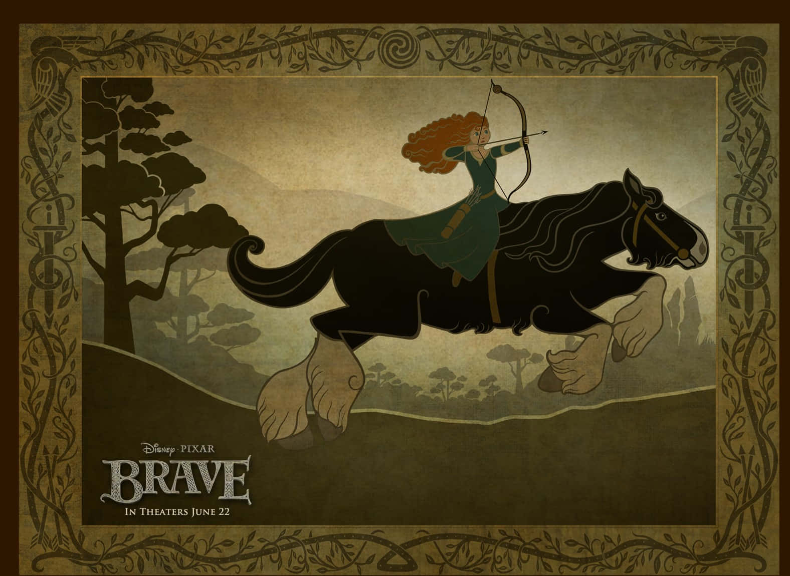 Brave 桌布 壁紙 — 一位紅髮弓箭手騎著黑馬穿過迷霧森林，這是《勇敢傳說》的復古插畫海報。