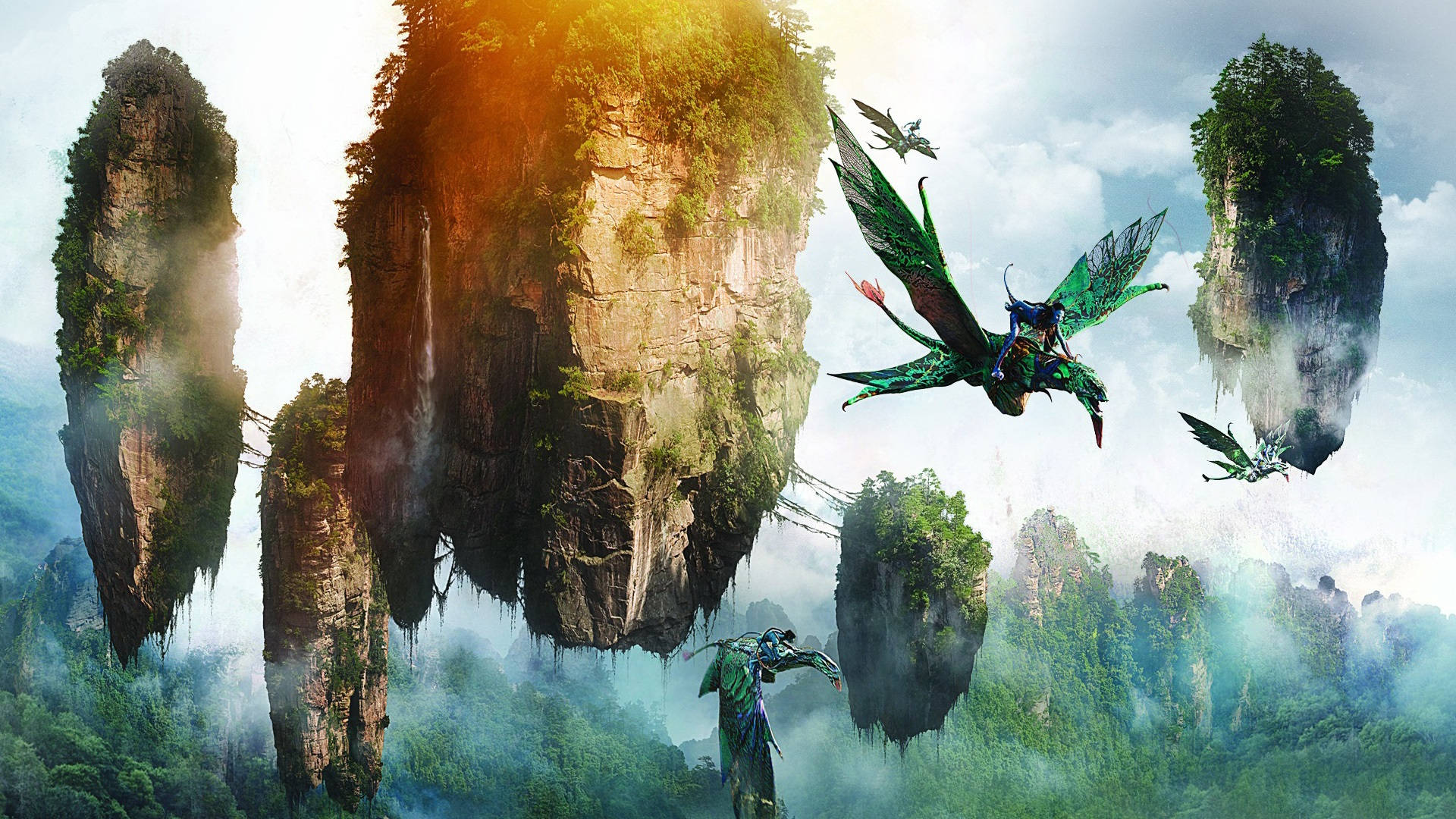 電影 桌布 壁紙 — 一位納美族騎手騎著 banshee 飛越迷霧籠罩的浮山，穿梭於茂密的外星叢林。