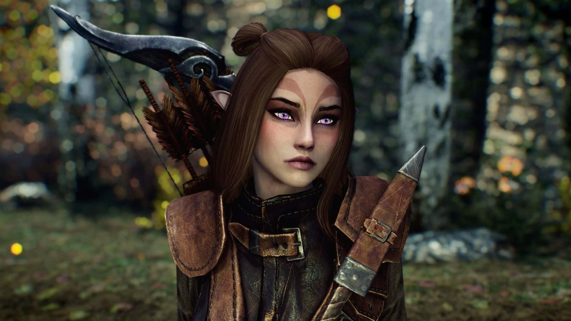 Skyrim Karliah 桌布 壁紙 — 一位紫眼棕髮的奇幻精靈弓箭手站在森林中，手持弓箭。