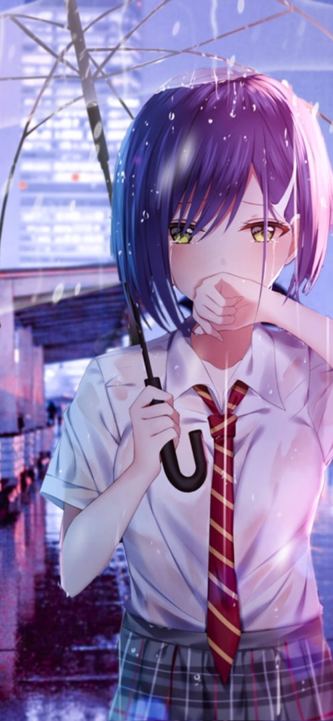 japanese aesthetic iPhone 桌布 壁紙 — 一位紫髮動漫女孩穿著校服，在雨中的發光城市背景下撐著傘。