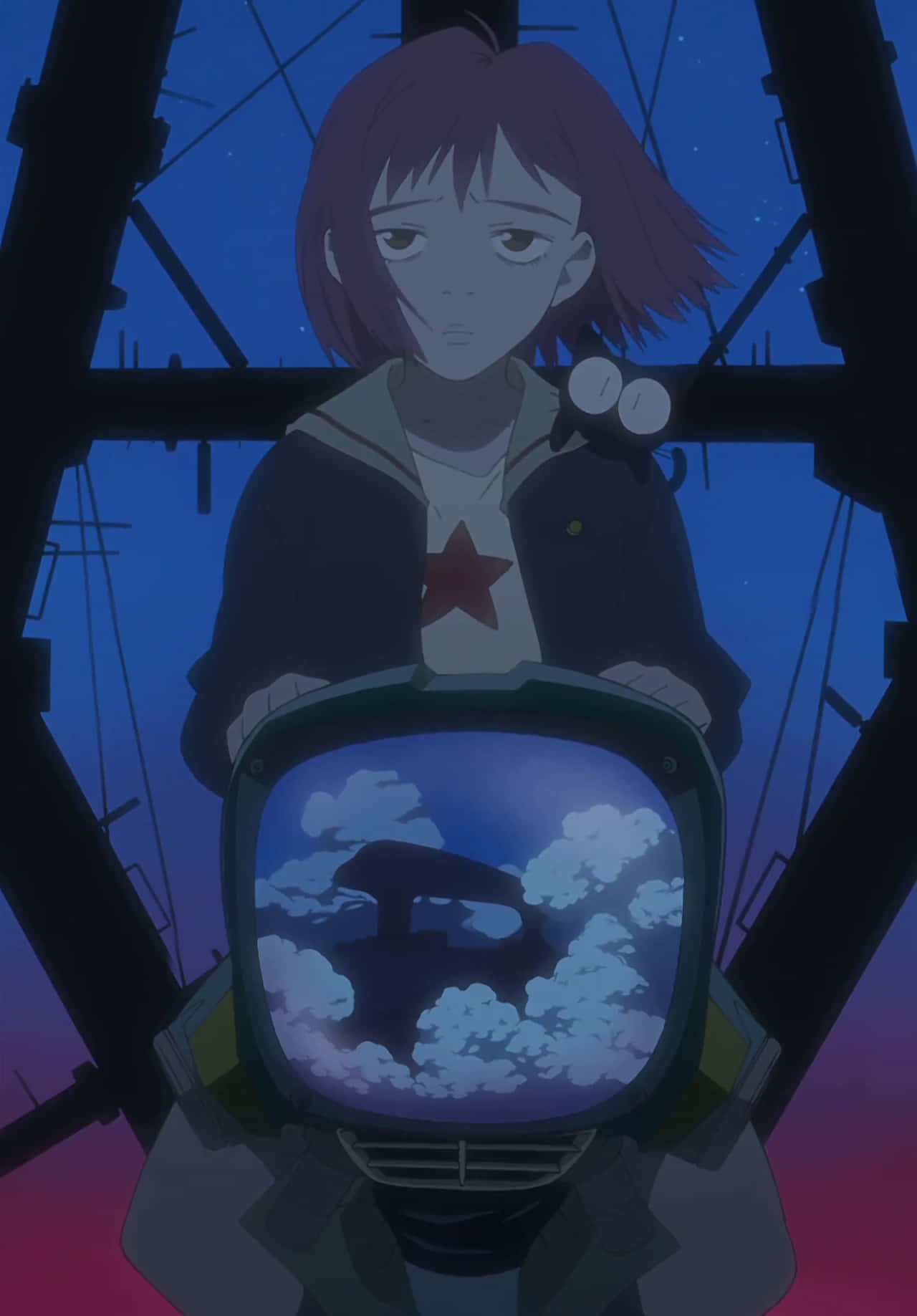 Flcl Canti 桌布 壁紙 — 一位紫髮的年輕動漫女孩在黃昏時分站在黑暗的金屬結構中，手持一台發光的電視，顯示著多雲的天空。