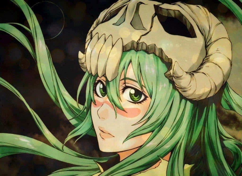 Nelliel Tu Odelschwanck 桌布 壁紙 — 一位綠髮動漫女孩戴著骷髏頭盔，在暗色散景背景下溫柔凝視。