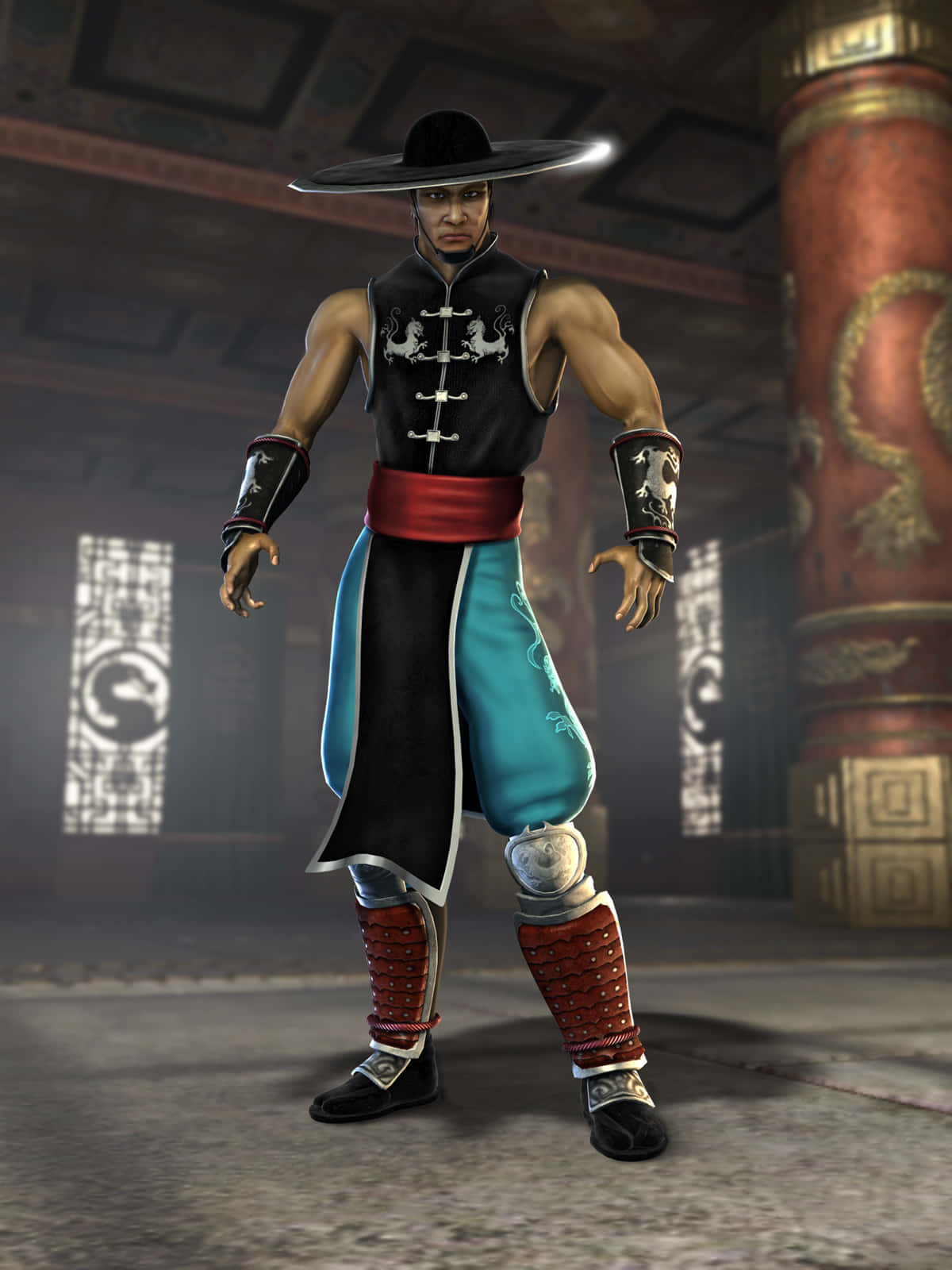 Mortal Kombat Kung Lao 桌布 壁紙 — 一位肌肉發達的武術家穿著傳統中國盔甲，站在光線昏暗的寺廟中，周圍有華麗的柱子和彩色玻璃窗。