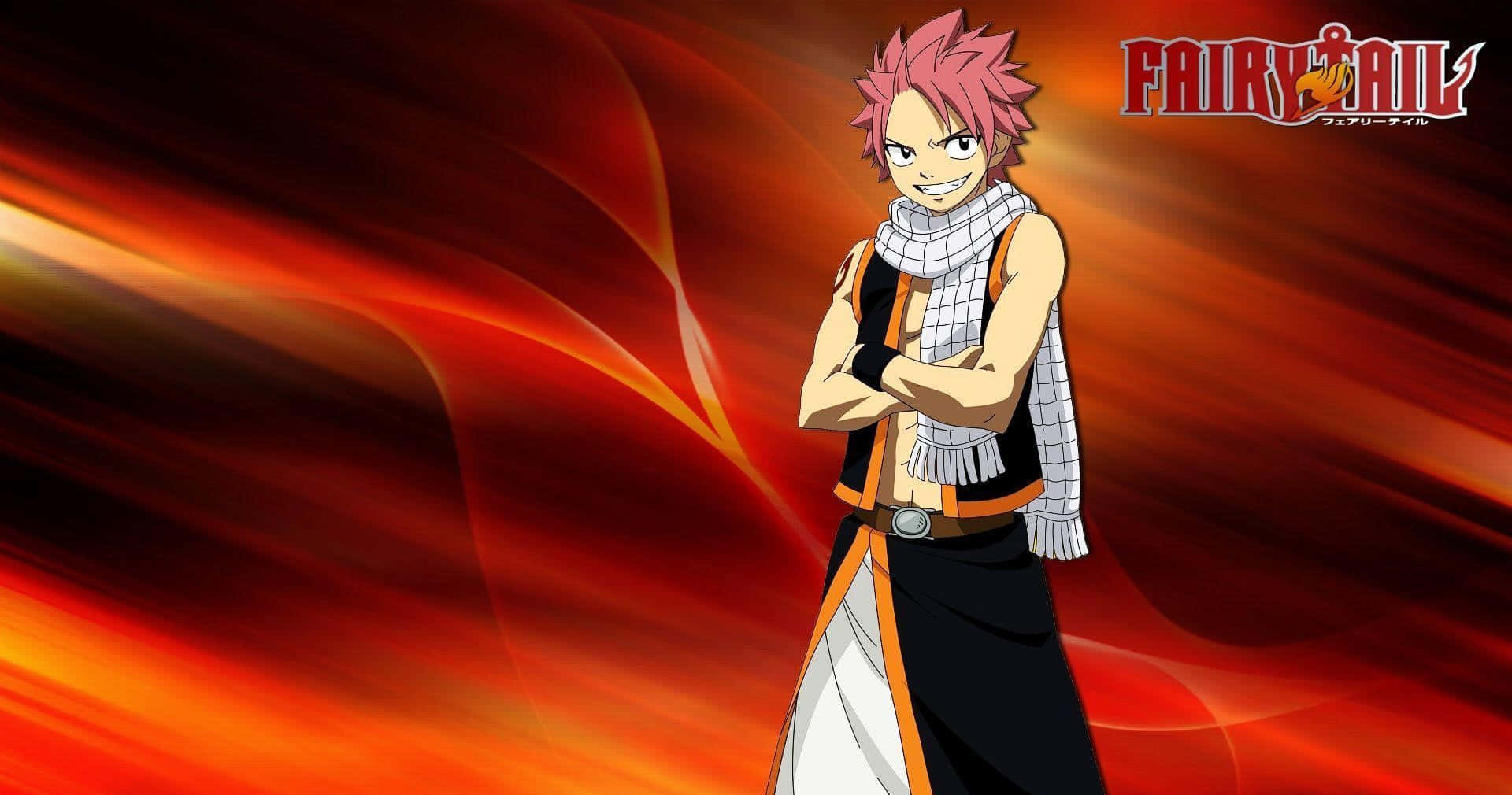 natsu dragneel 桌布 壁紙 — 一位自信的粉紅色頭髮動畫法師，雙臂交叉，站在火熱的橙色和紅色動態模糊背景前。