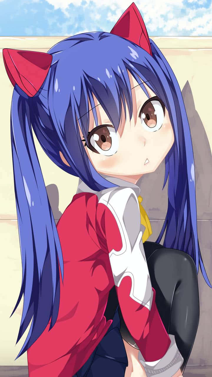 Wendy Marvell 桌布 壁紙 — 一位藍髮動漫女孩，長著紅色貓耳和棕色眼睛，身穿紅白相間的服裝，回頭看。