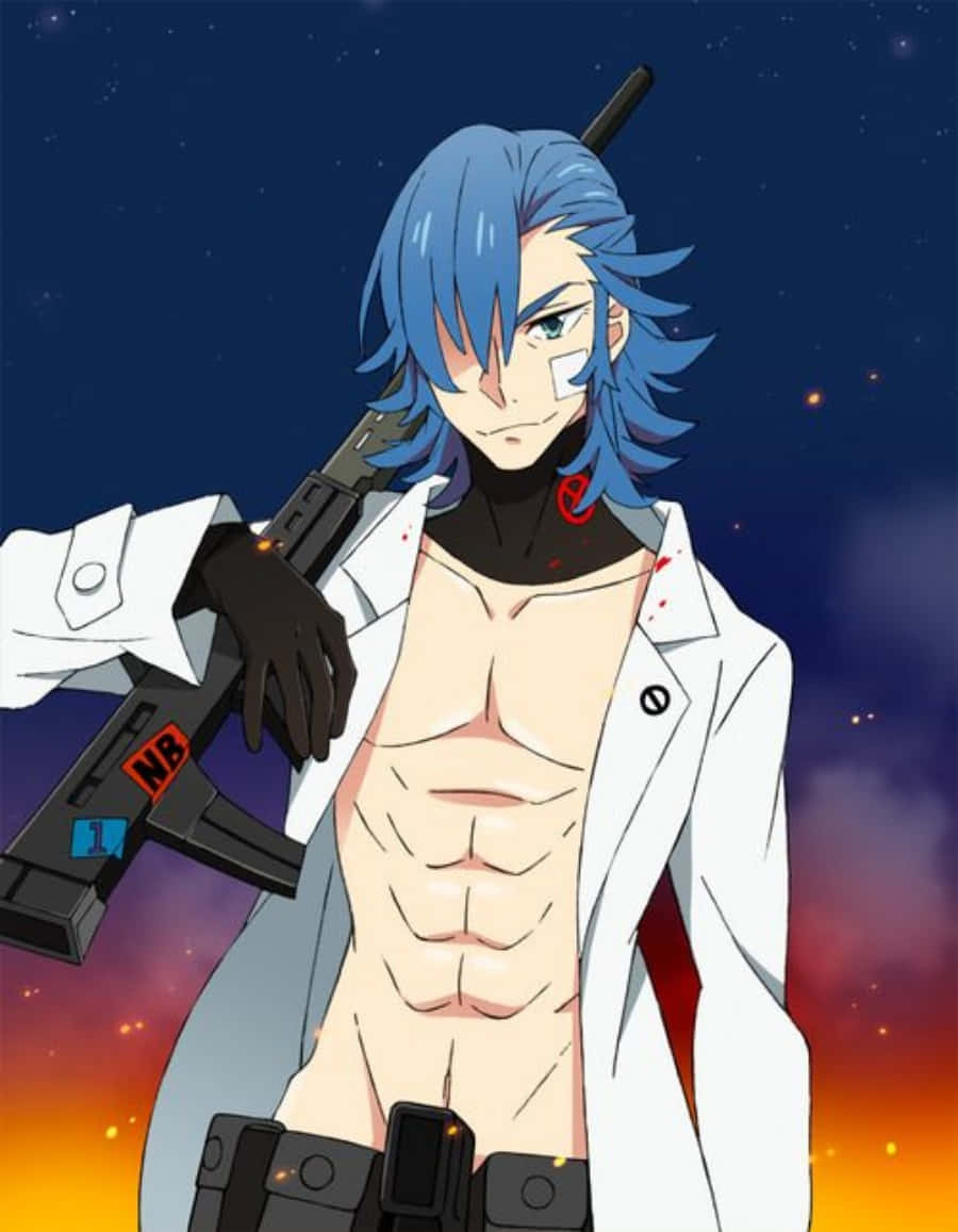 Aikuro Mikisugi 桌布 壁紙 — 一位藍髮動漫男子身穿白色外套，在繁星點點的暮色天空與火紅雲彩前手持步槍。