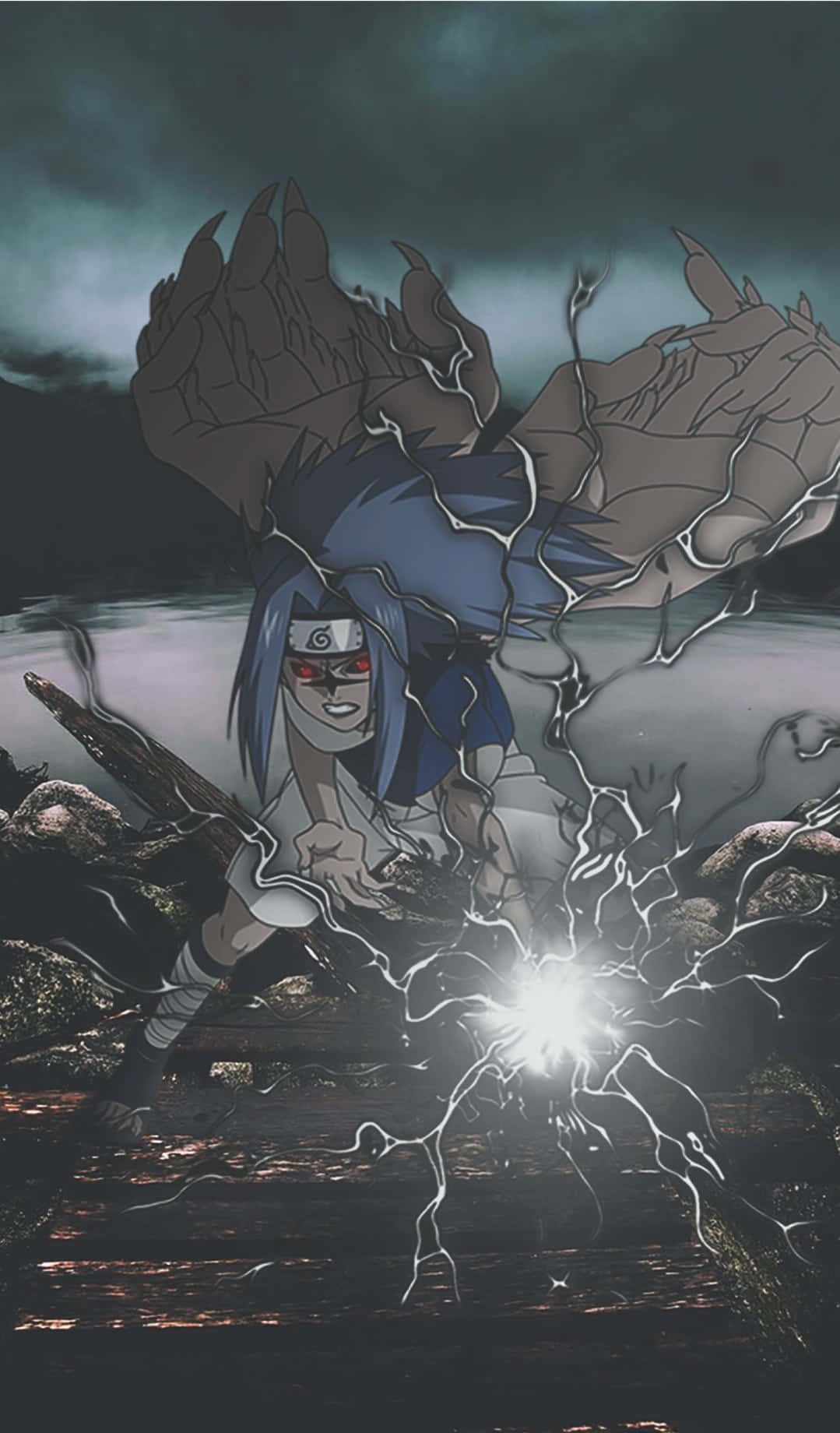 Sasuke Uchiha Cursed Mark 桌布 壁紙 — 一位藍髮紅眼的動漫戰士在暴風雨背景下從手中釋放出噼啪作響的閃電。