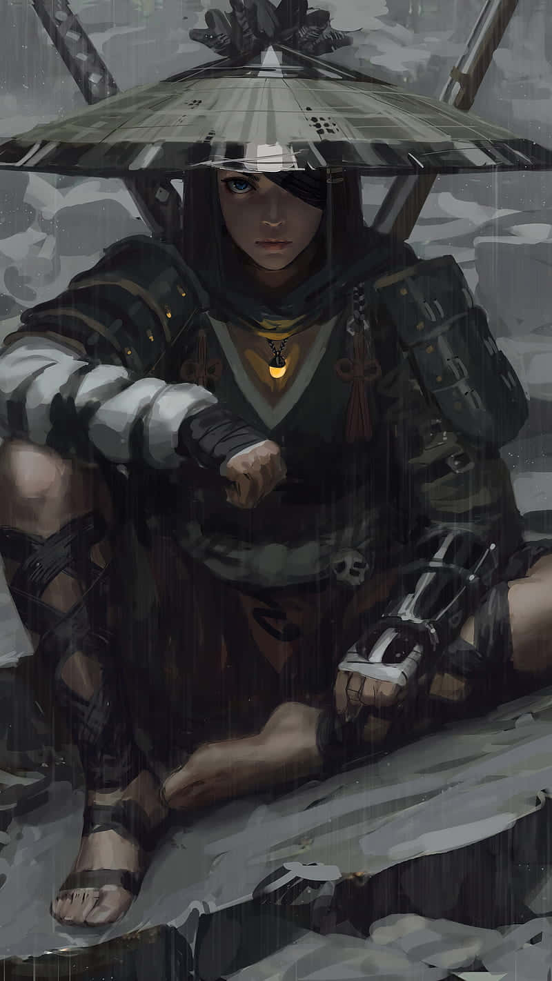Female Samurai 桌布 壁紙 — 一位身穿暗色盔甲、戴著寬邊帽的武士獨自坐在雨中，一個發光的吊墜照亮了他們莊嚴的臉龐。