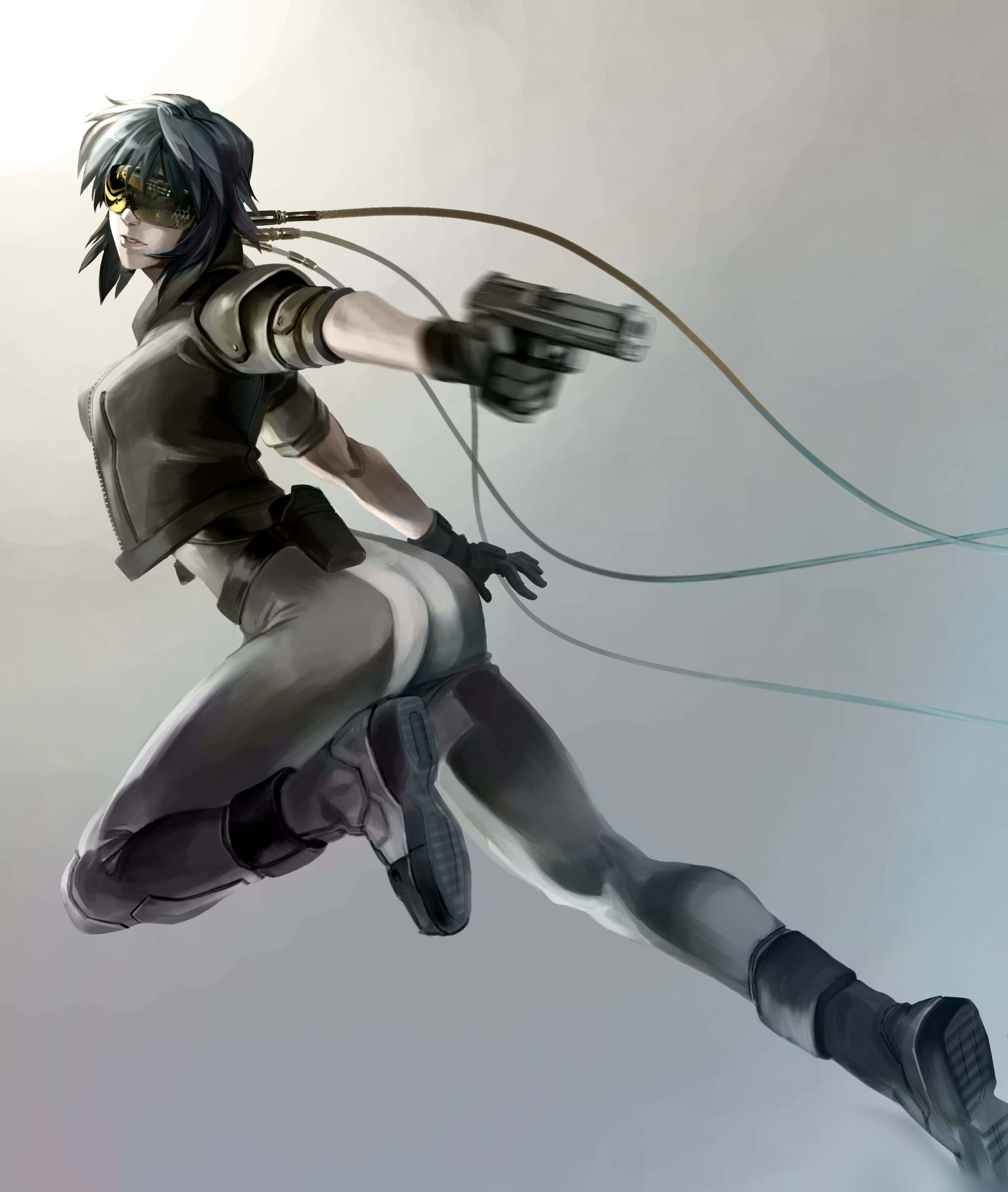 Motoko Kusanagi 桌布 壁紙 — 一位身穿灰色戰術裝備的動漫風格女特工動態跳躍，同時開槍射擊，身後拖曳著發光的電線。