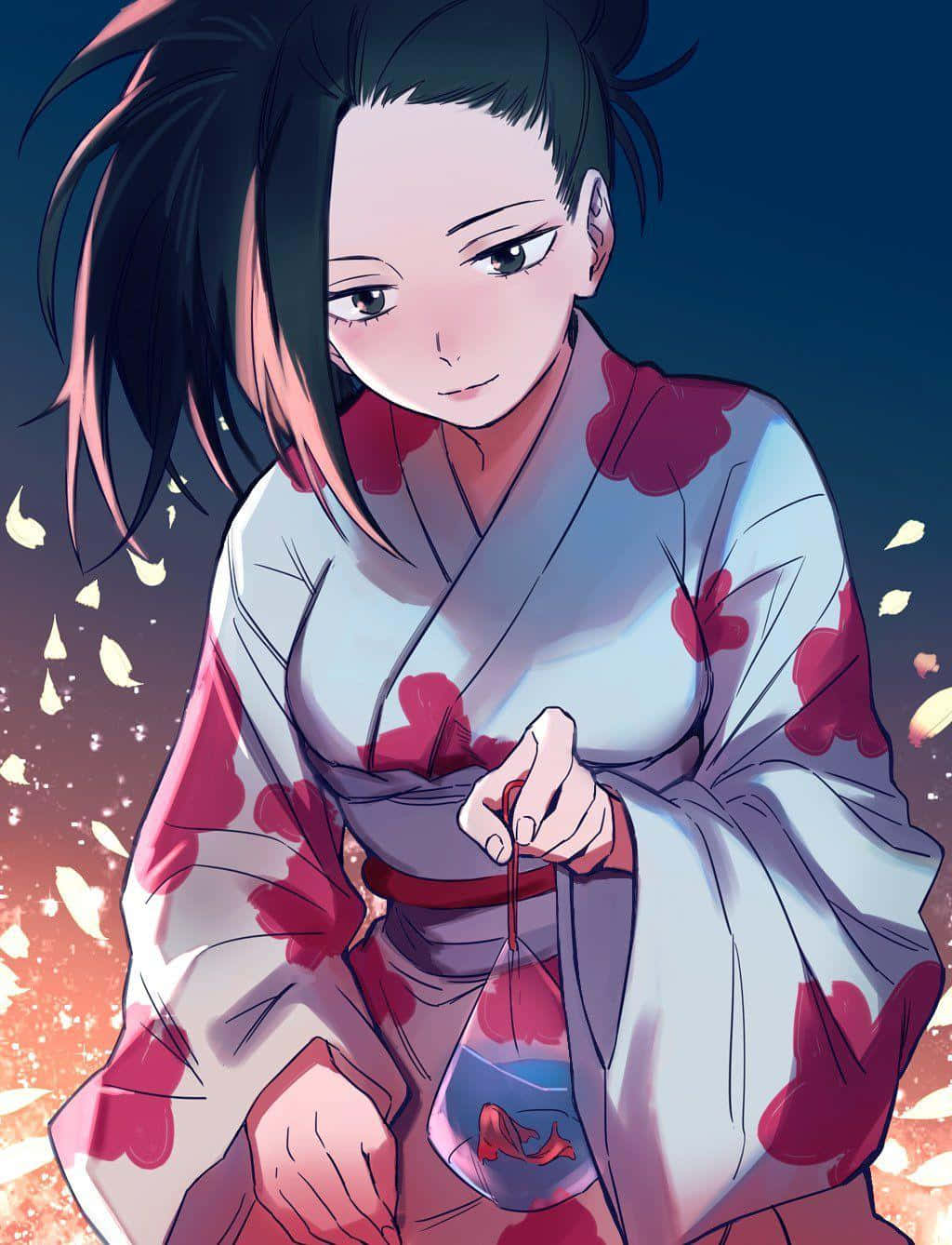 Momo Yaoyorozu 桌布 壁紙 — 一位身穿白色紅花紋和服的年輕動漫女孩，在暮色天空下捧著魚缸，周圍飄落著秋葉。