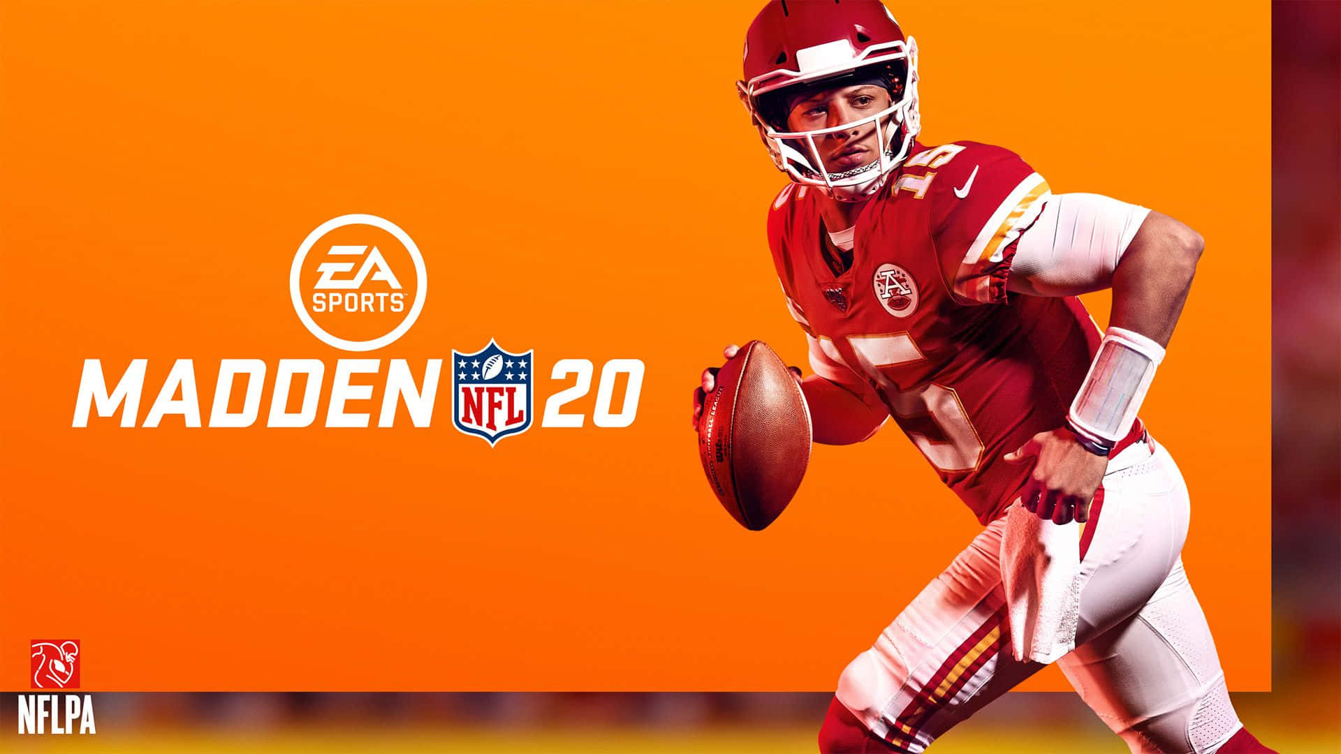 Madden NFL 22 桌布 壁紙 — 一位身穿紅白球衣的美式足球四分衛在充滿活力的橙色背景上持球奔跑，並帶有 Madden NFL 20 品牌標誌。