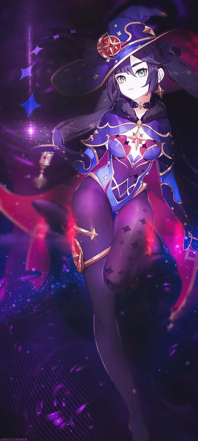 Genshin Impact Mona 桌布 壁紙 — 一位身穿紫色和金色服裝的充滿活力的動漫女巫，自信地站在帶有發光粒子的宇宙星空背景前。
