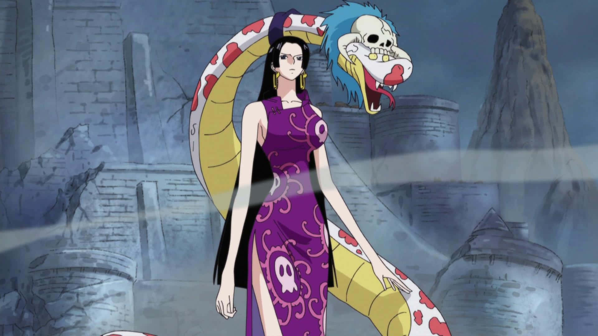 Marineford 桌布 壁紙 — 一位身穿紫色圖案連衣裙的女性站在一個巨大的蛇頭生物旁邊，背景是廢棄的石頭堡壘。