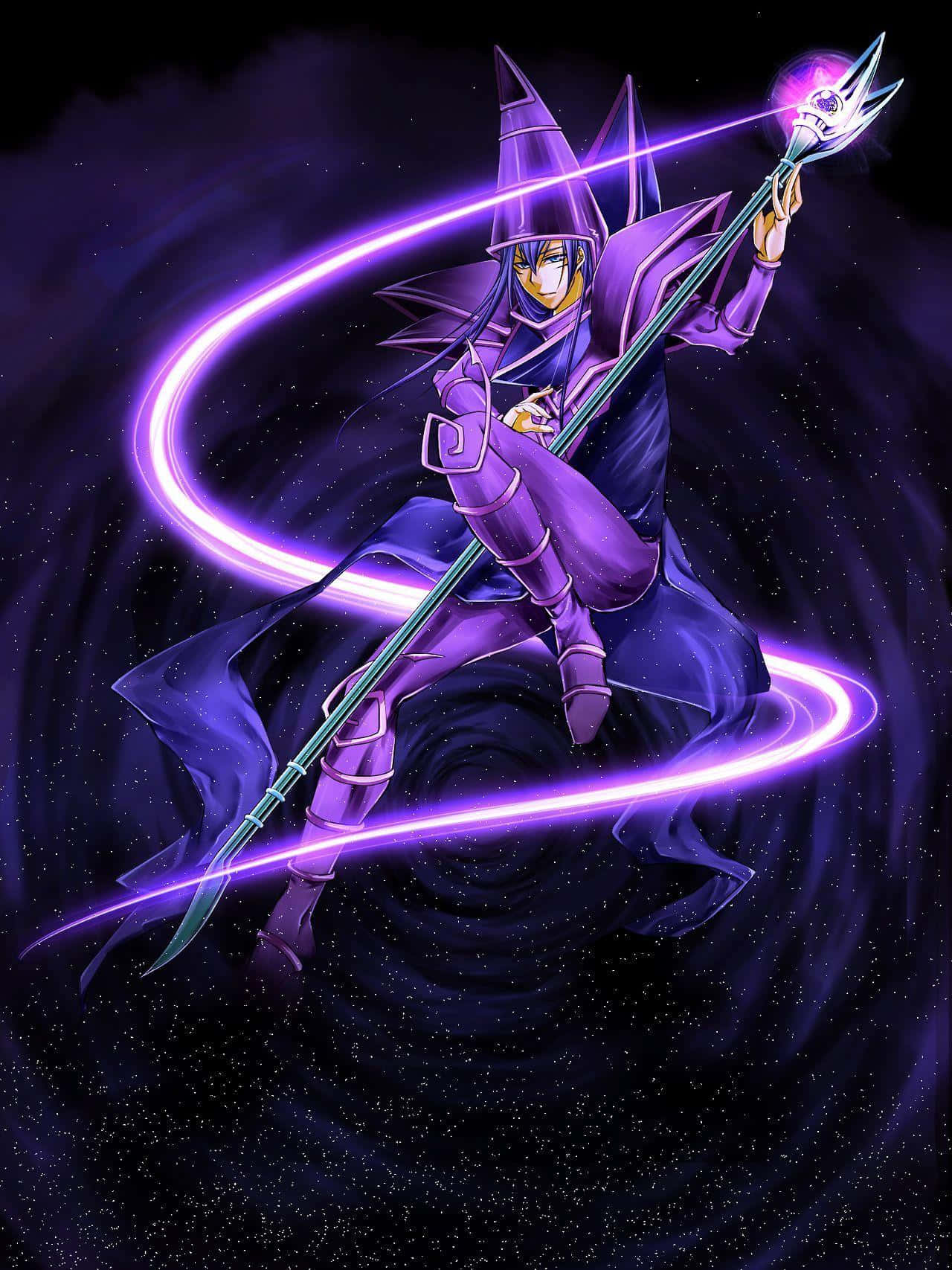 Yugioh Dark Magician 桌布 壁紙 — 一位身穿紫色長袍的動畫巫師，在星光虛空中揮舞著發光的法杖，周圍環繞著旋轉的宇宙能量。