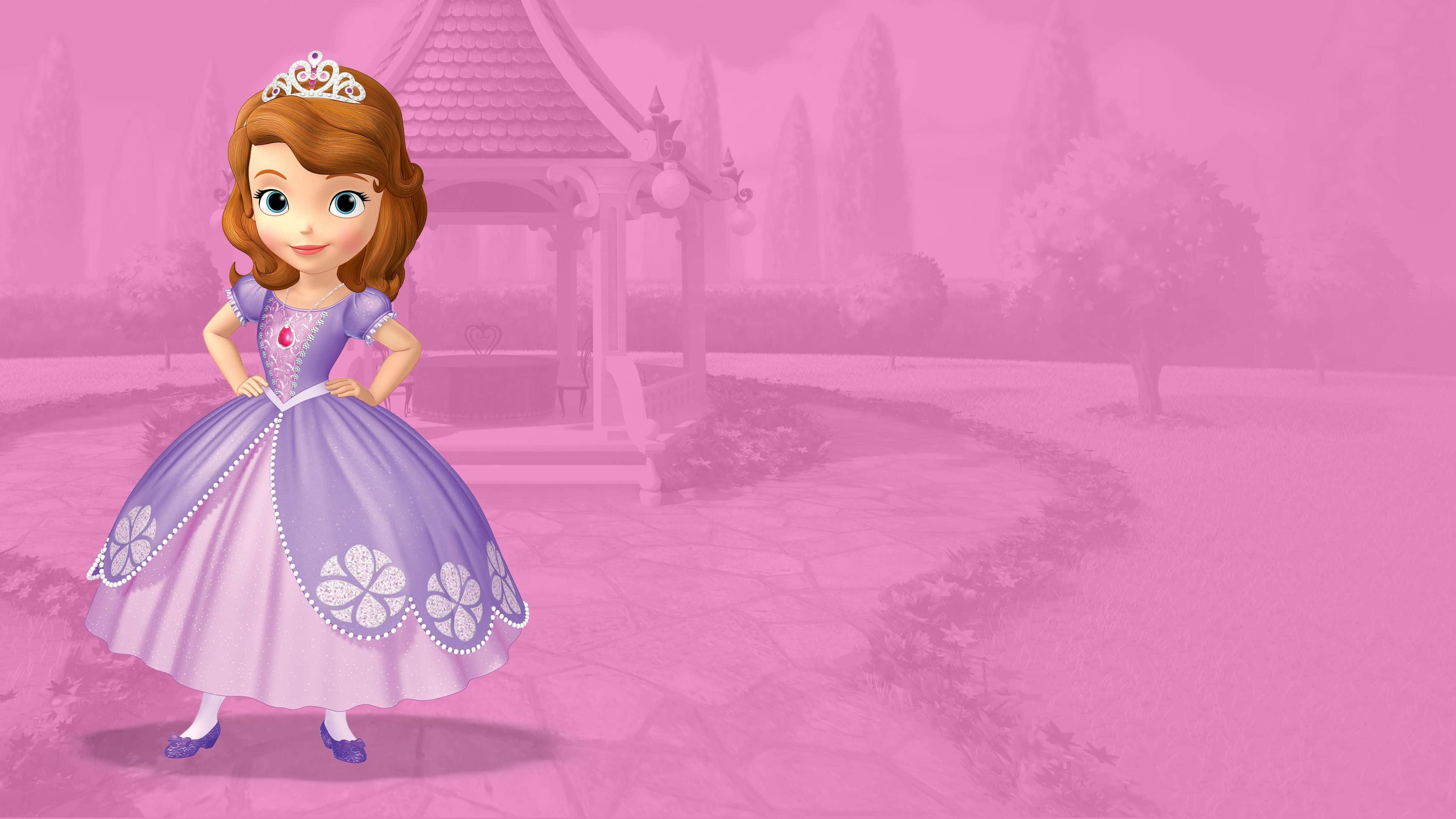 Sofia The First 桌布 壁紙 — 一位身穿紫色長袍的開心動畫公主，自信地站在粉紅色花園中，背景有一座涼亭。