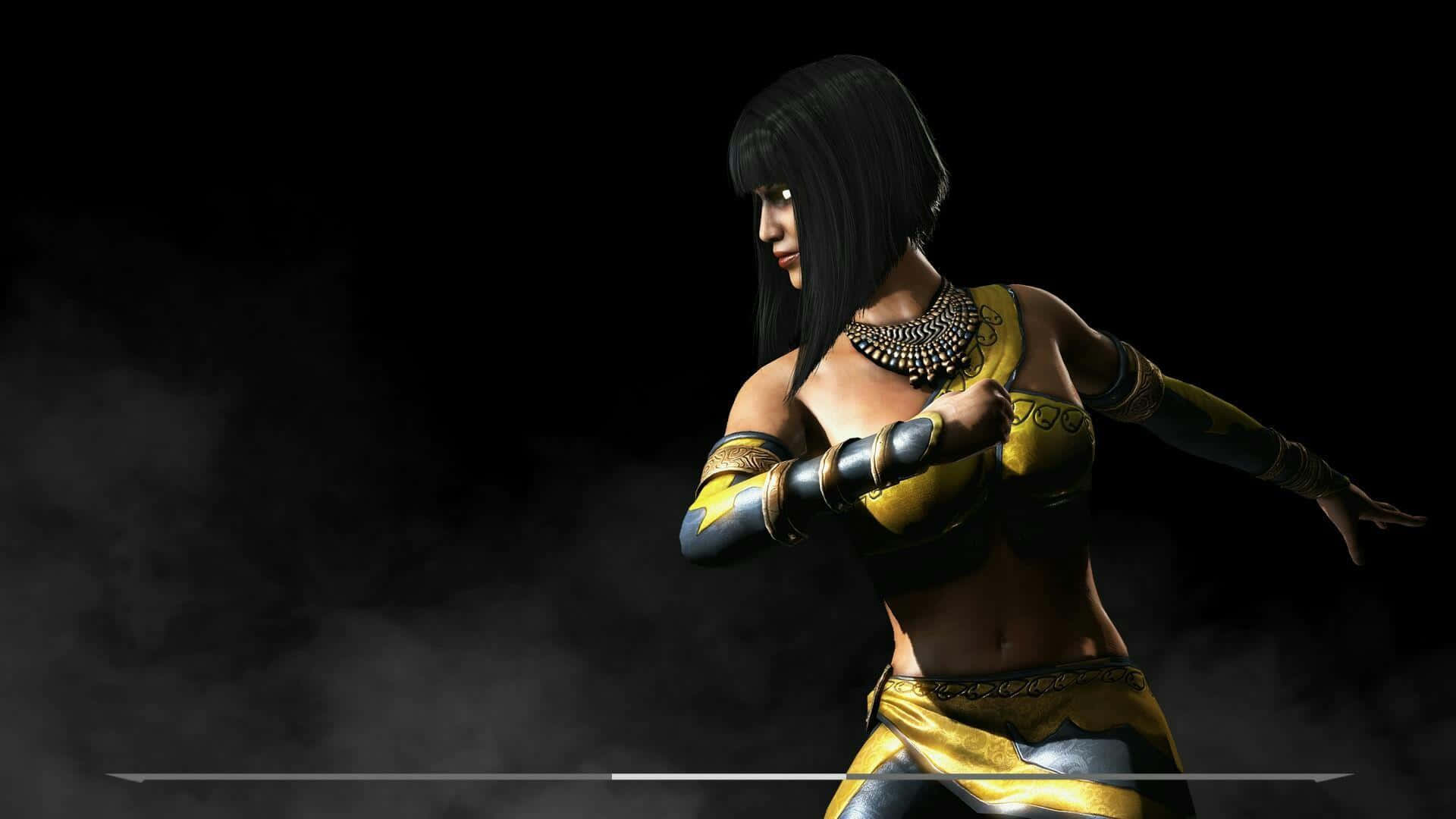 Mortal Kombat Characters 桌布 壁紙 — 一位身穿金色和黑色盔甲的女戰士，在煙霧繚繞的黑暗背景下擺出充滿動感的姿勢。
