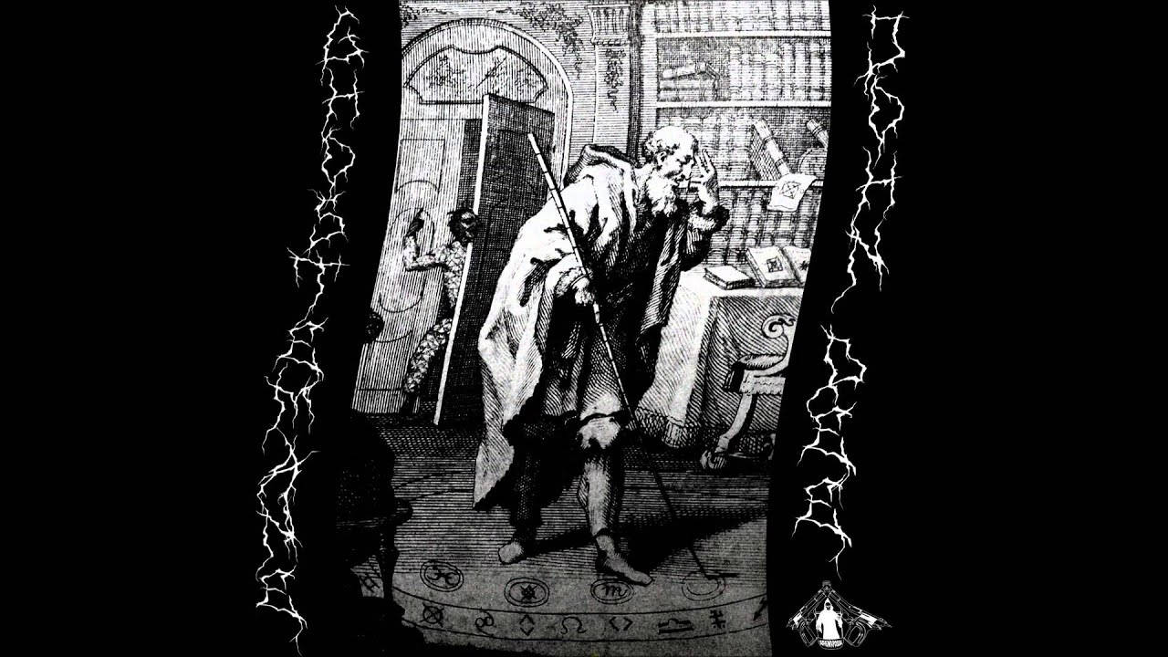 Ghostemane 桌布 壁紙 — 一位身穿長袍的老人站在圖書館裡，手持法杖，周圍閃電劈啪作響。