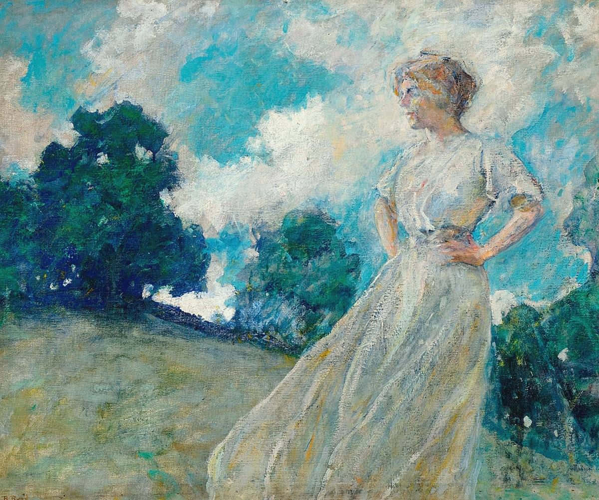 Impressionism 桌布 壁紙 — 一位身穿飄逸白色連衣裙的女性站在戶外，頭頂是湛藍的天空、蓬鬆的白雲和翠綠的樹木。