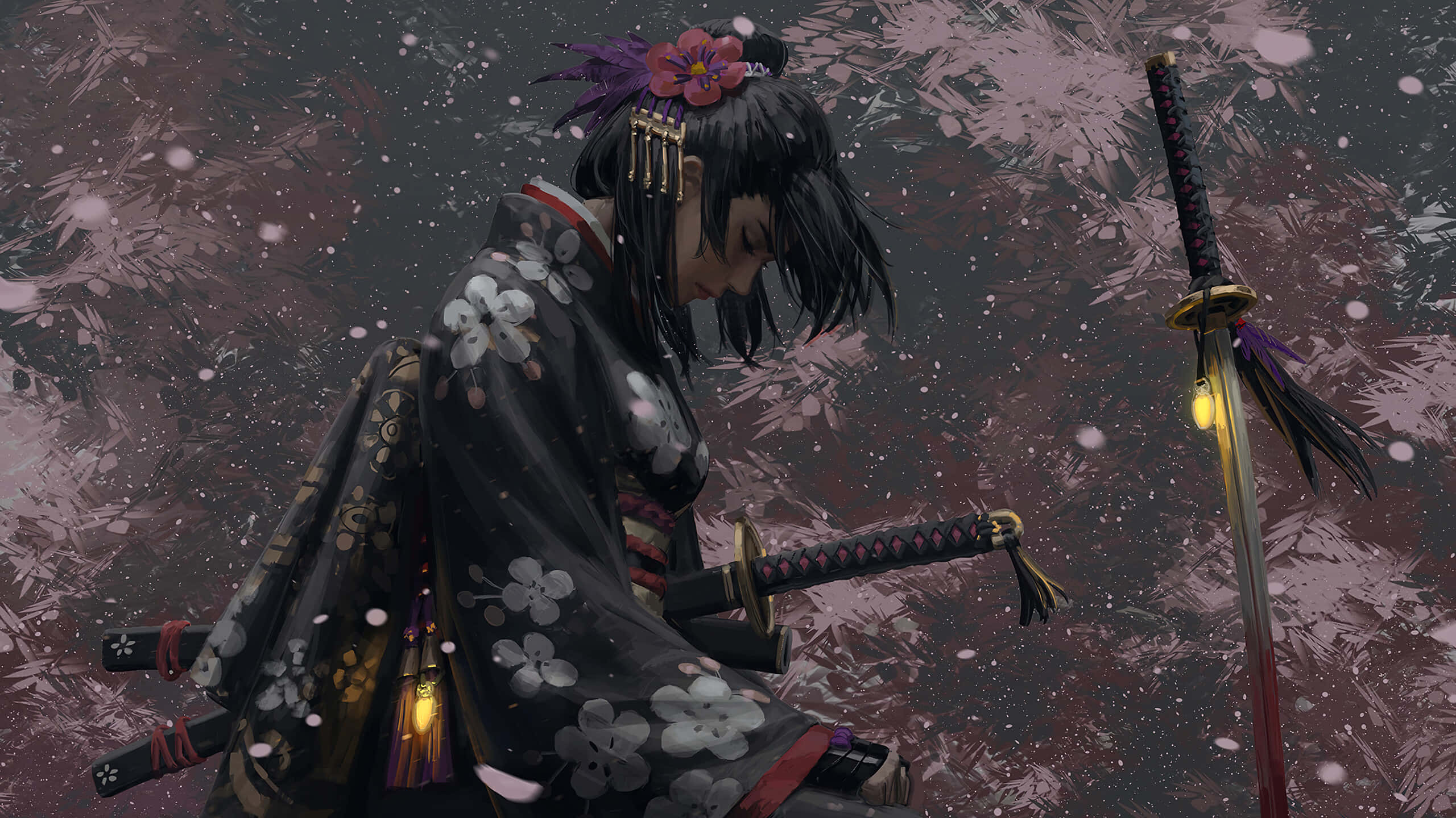 Female Samurai 桌布 壁紙 — 一位身穿黑色花卉和服的女武士在飄落的櫻花下跪在她的劍旁。