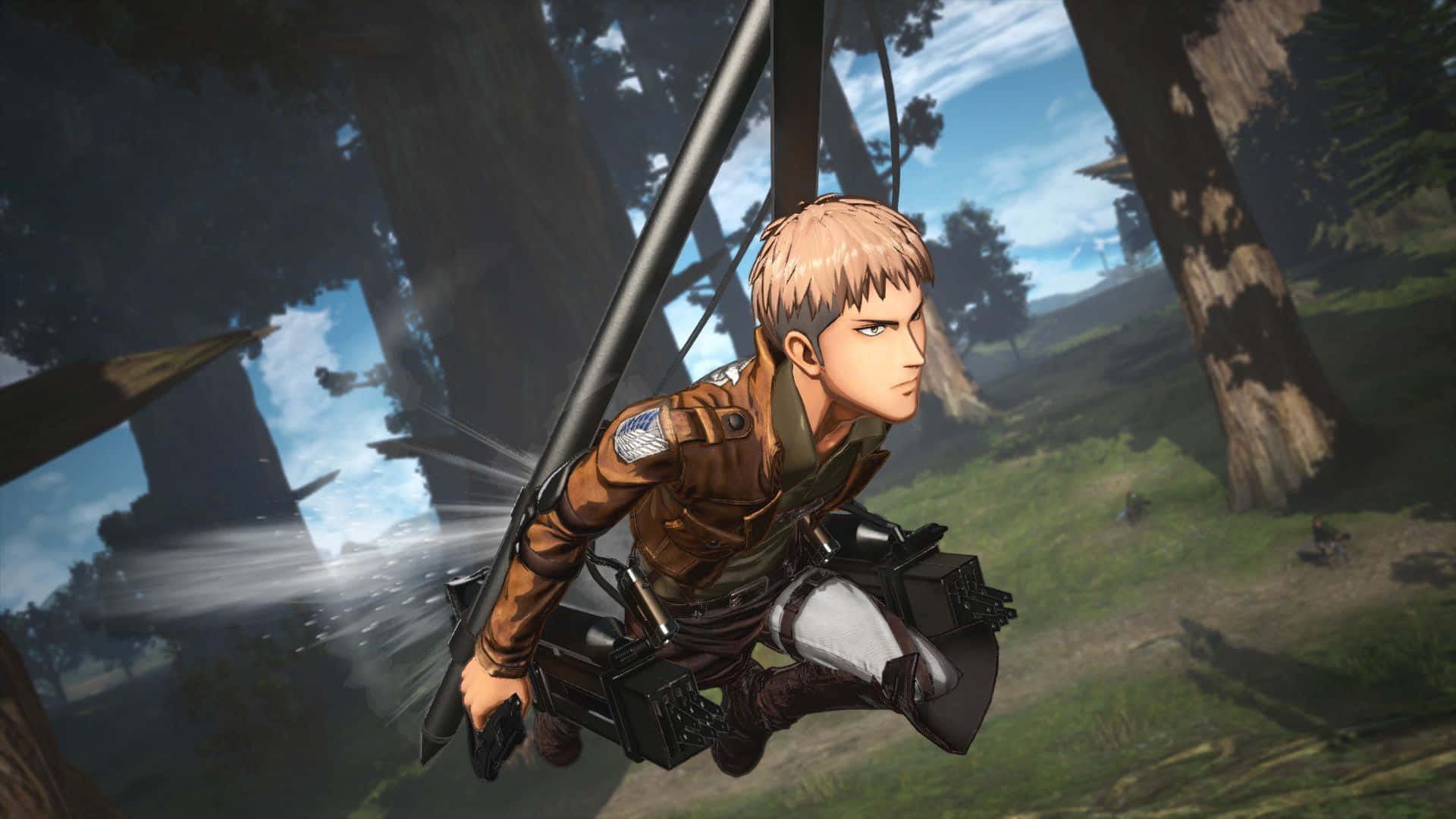Aot 2 Final Battle 桌布 壁紙 — 一位金髮動漫士兵穿著棕色制服，使用垂直機動裝置在陽光普照的森林樹冠中擺盪。