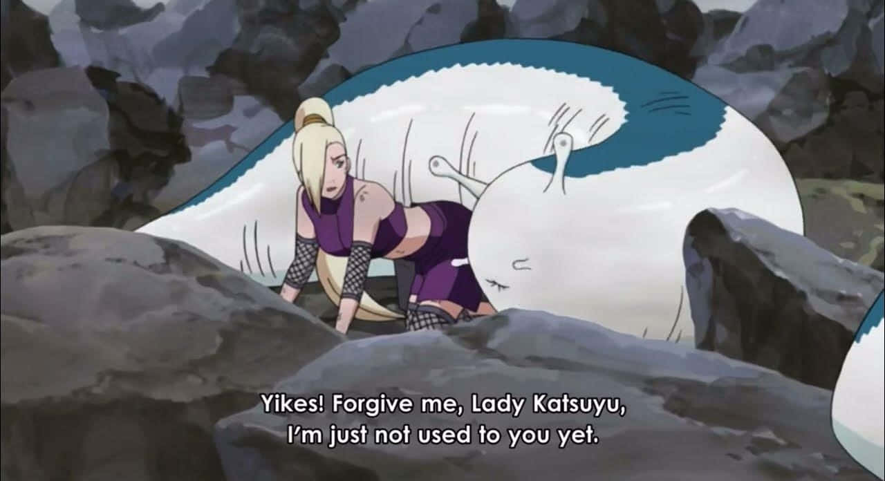 Katsuyu 桌布 壁紙 — 一位金髮動漫女孩穿著紫色裝備，跪在一條纏繞在灰色岩石間的大型白藍色蛇旁邊。