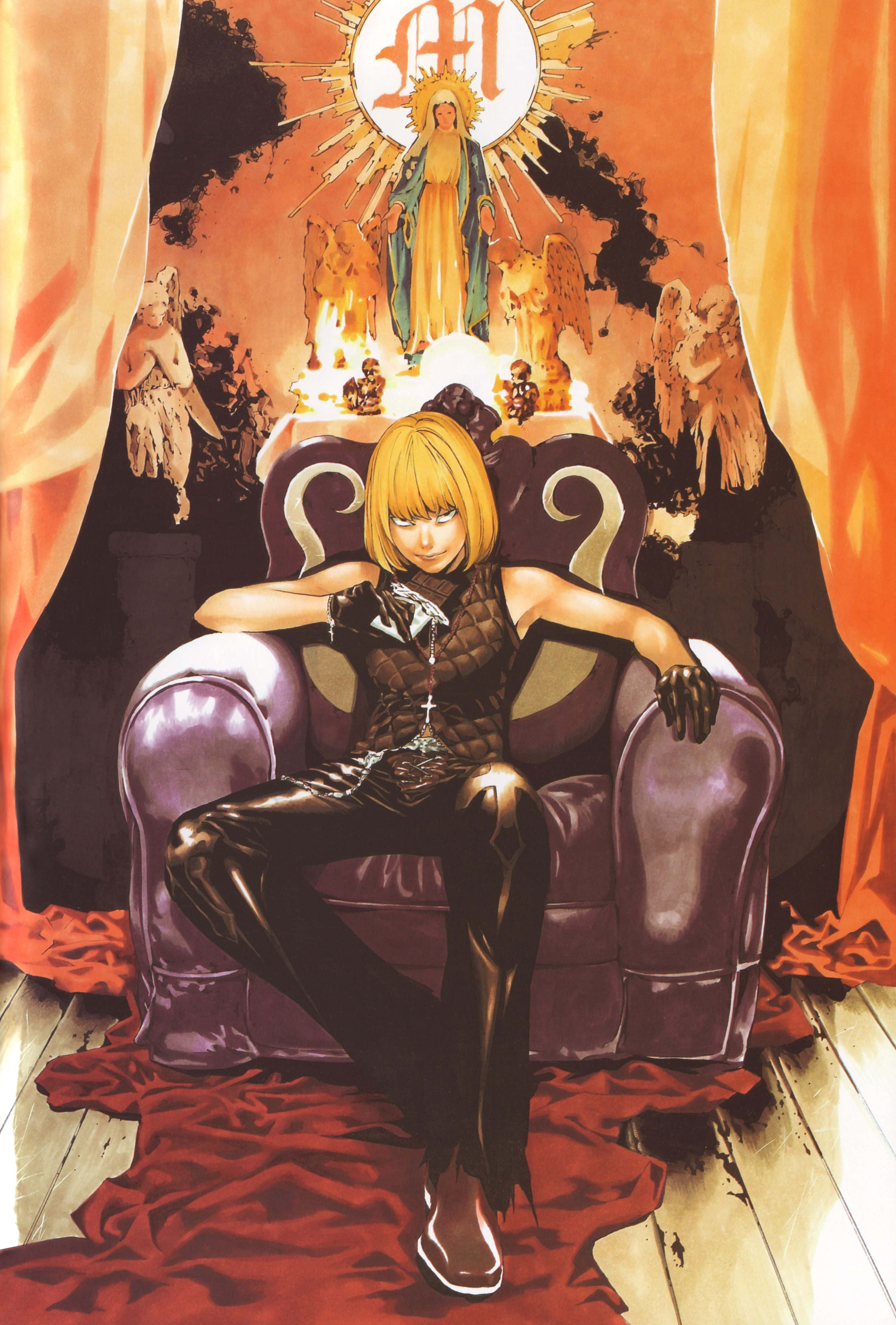 Death Note Mello 桌布 壁紙 — 一位金髮動漫女性在紫色扶手椅上放鬆，身下是光芒四射的神聖人物，周圍有天使和溫暖的橙色窗簾。