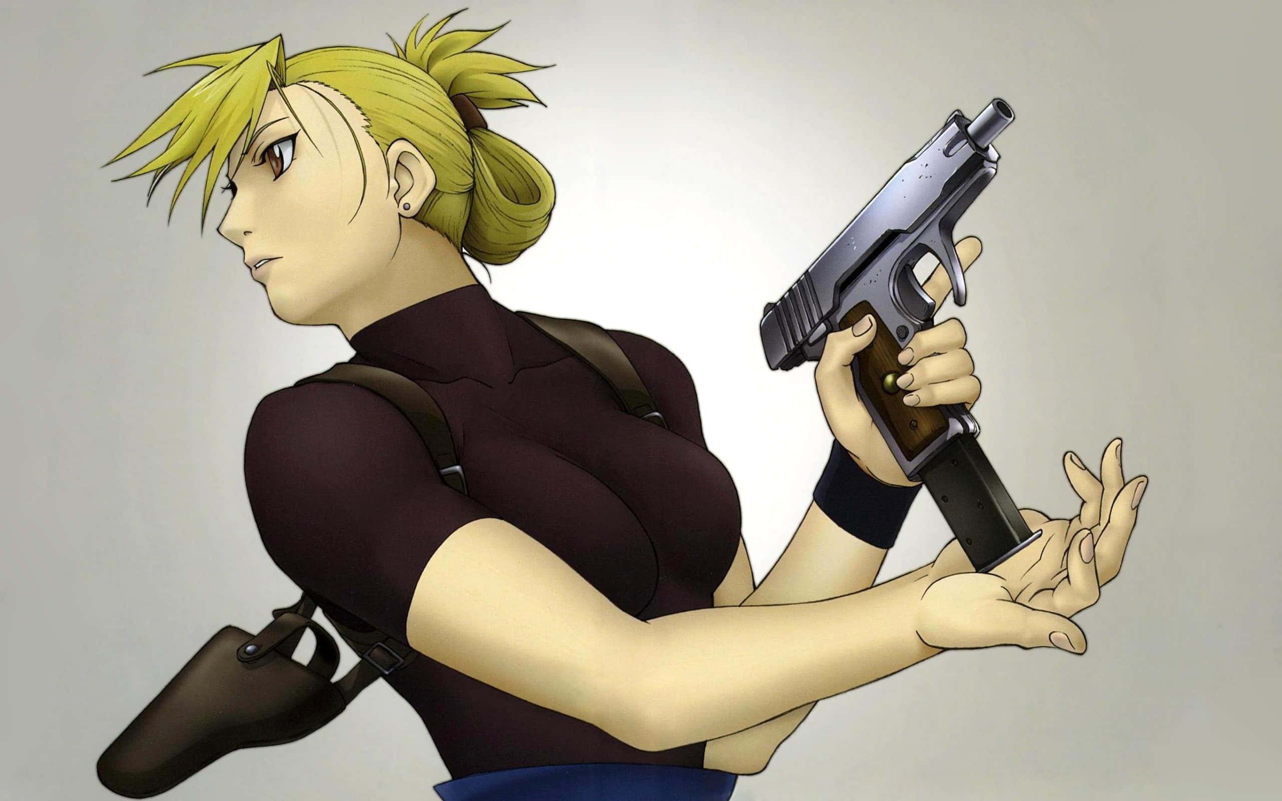 Riza Hawkeye 桌布 壁紙 — 一位金髮動漫女性穿著深色襯衫，在純色背景下以堅定的表情手持手槍。