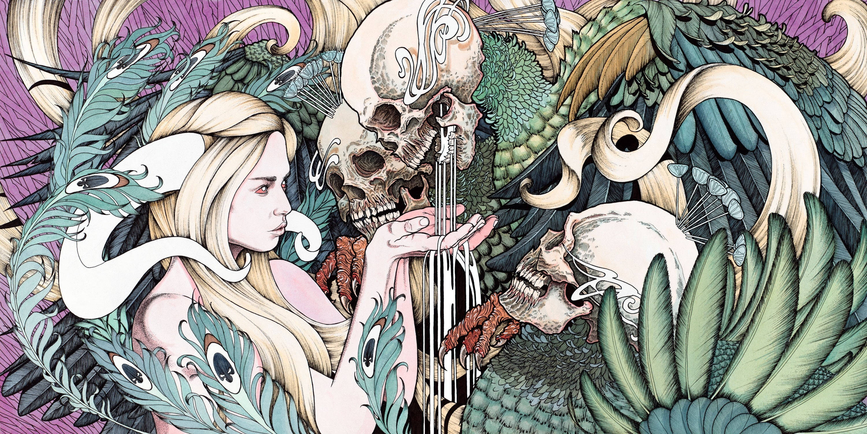 Trippy Aesthetic 桌布 壁紙 — 一位金髮女子手持孔雀羽毛，握著一個液體流出的頭骨，周圍環繞著華麗的翅膀和頭骨，呈現超現實插畫風格。