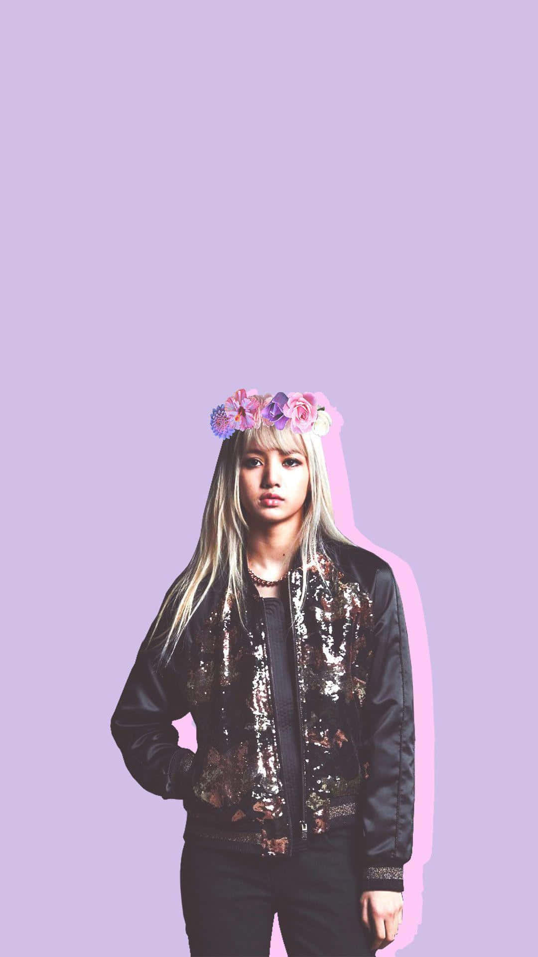 「ALL THE FEELS 🔥 BLACKPINK ENERGY 🔥」 壁紙 — 一位金髮年輕女性穿著閃亮的黑色外套和粉紅色花冠，背景為純色薰衣草色。