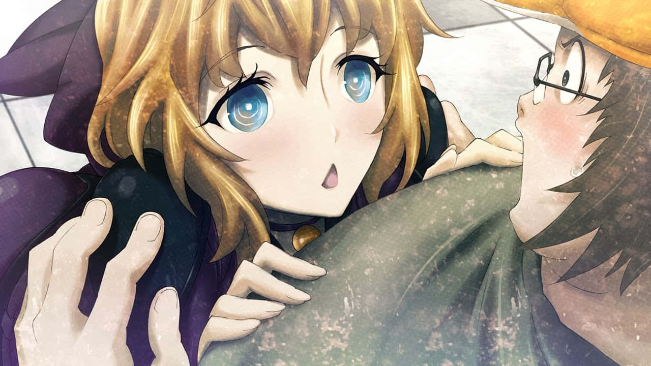 Yuki Amane 桌布 壁紙 — 一位金髮藍眼動漫女孩在溫柔的特寫中擁抱戴眼鏡和黃色帽子的男孩。