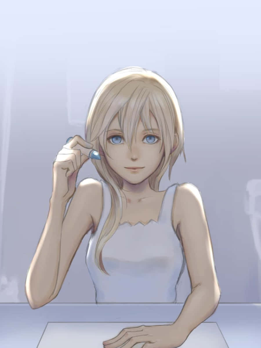 Kingdom Hearts Namine 桌布 壁紙 — 一位金髮藍眼的動漫女孩坐在桌子旁，拿著一支藍色筆靠近耳朵，在柔和的粉彩房間裡。