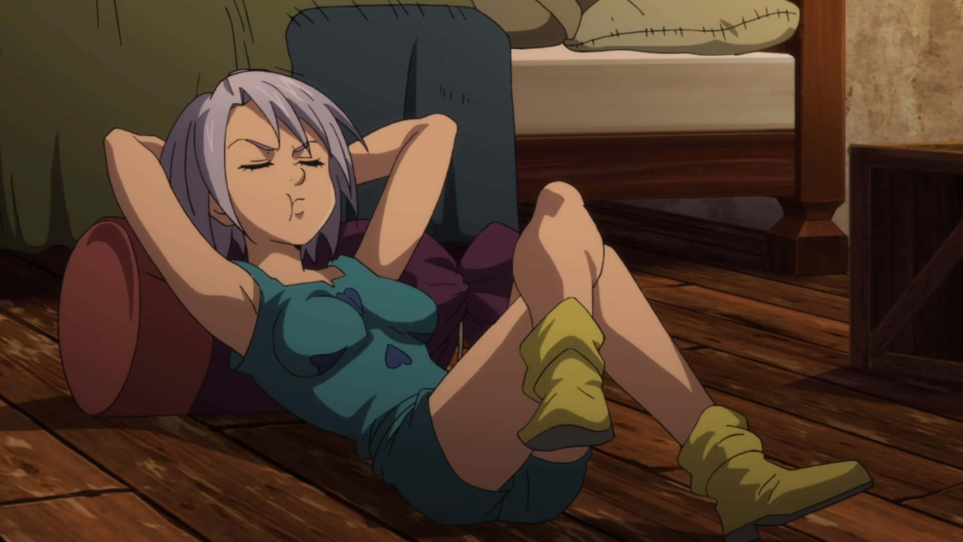 Seven Deadly Sins Jericho 桌布 壁紙 — 一位銀髮動漫女孩躺在木地板上，雙手放在腦後，閉著眼睛，神情放鬆滿足。
