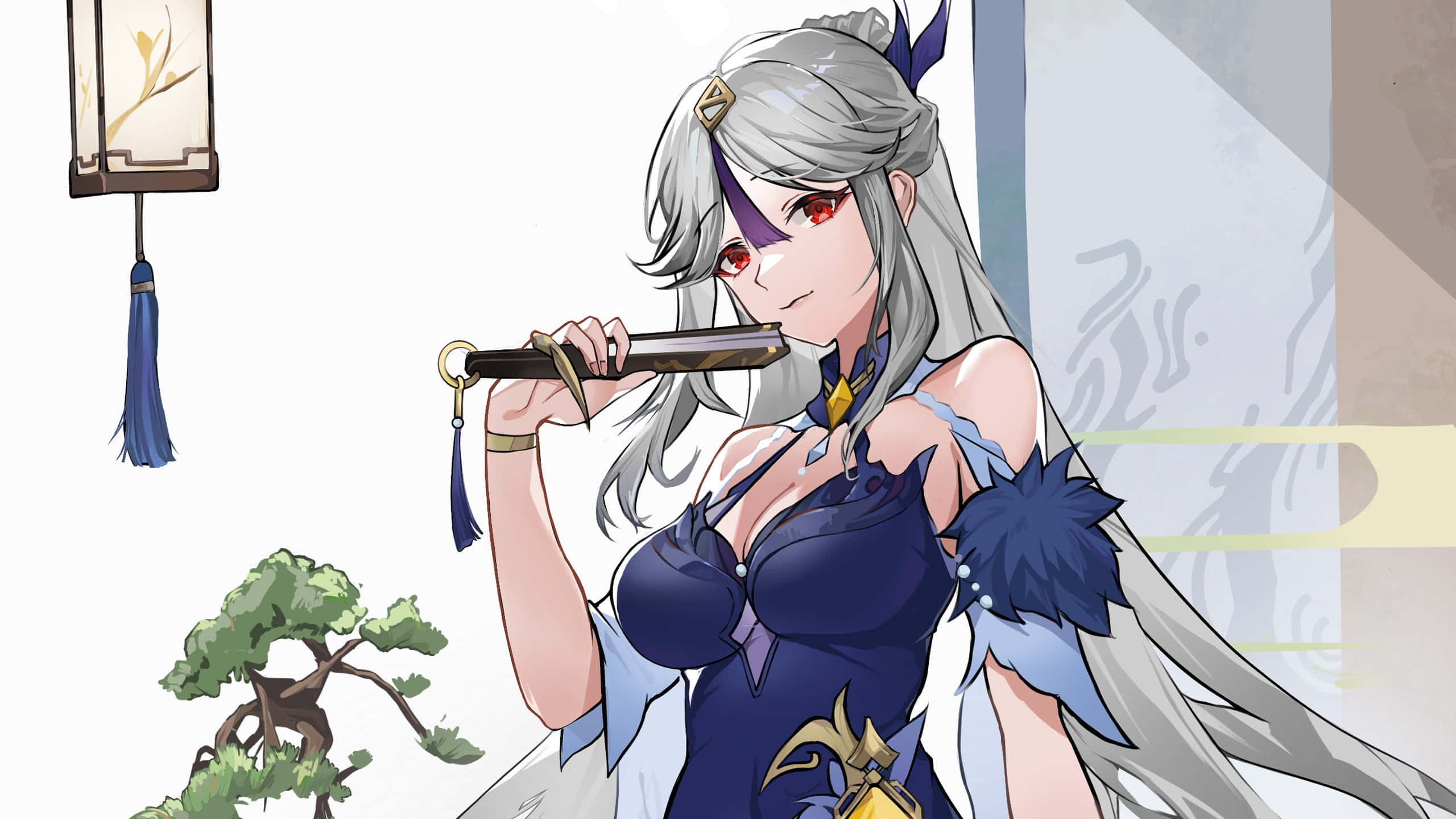 Genshin Impact Ningguang 桌布 壁紙 — 一位銀髮動漫女性穿著藍色服裝，在掛燈下的盆栽旁吹奏長笛。