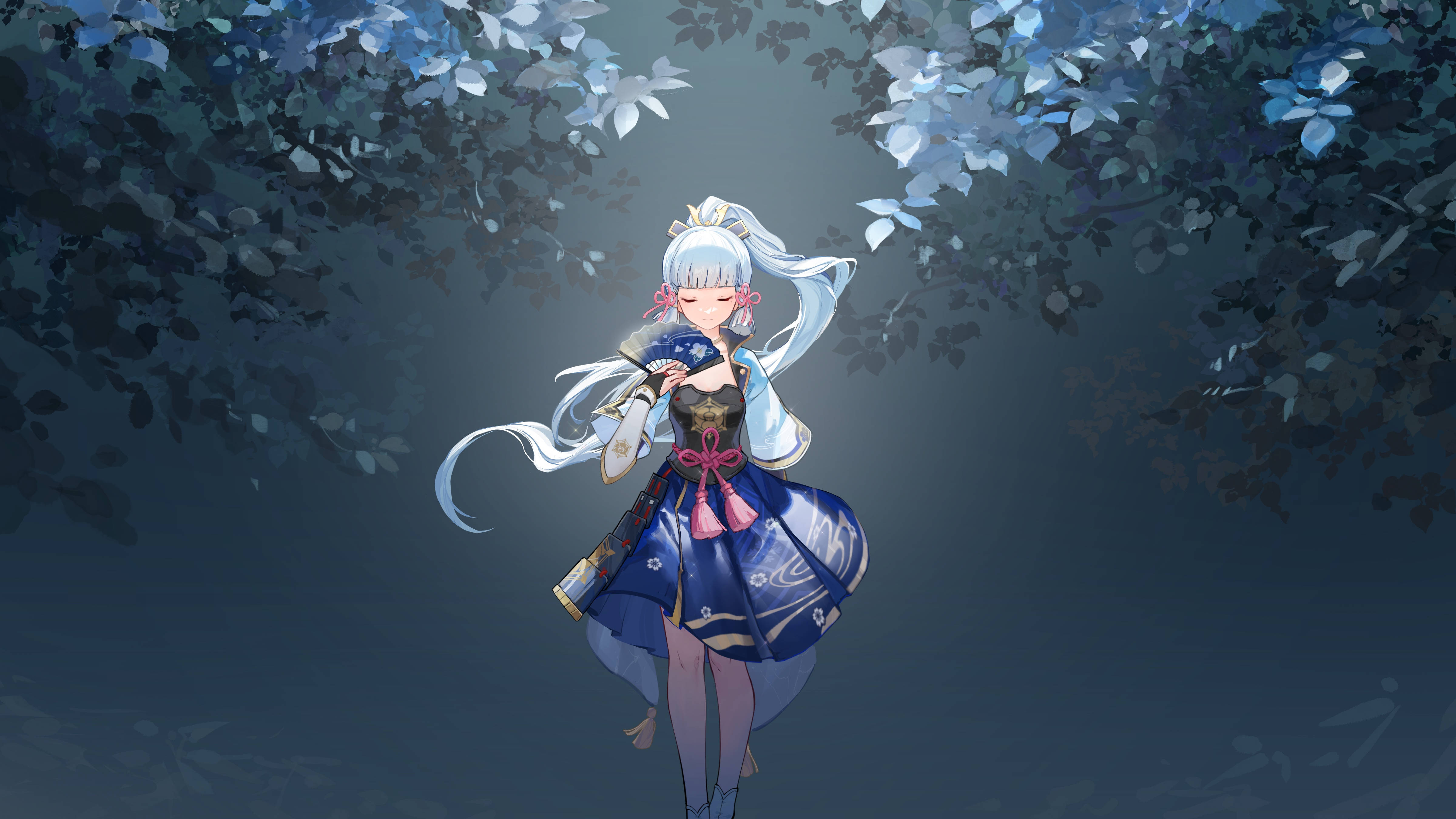 遊戲 桌布 壁紙 — 一位銀髮動漫少女身穿藍色和服，站在寧靜暮色森林中發光的白色樹葉天篷下。
