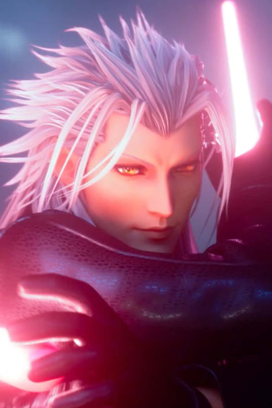 Kingdom Hearts Xemnas 桌布 壁紙 — 一位銀髮動漫戰士，擁有發光的橙色眼睛，在戲劇性的特寫中揮舞著一把閃亮的粉紅色劍。