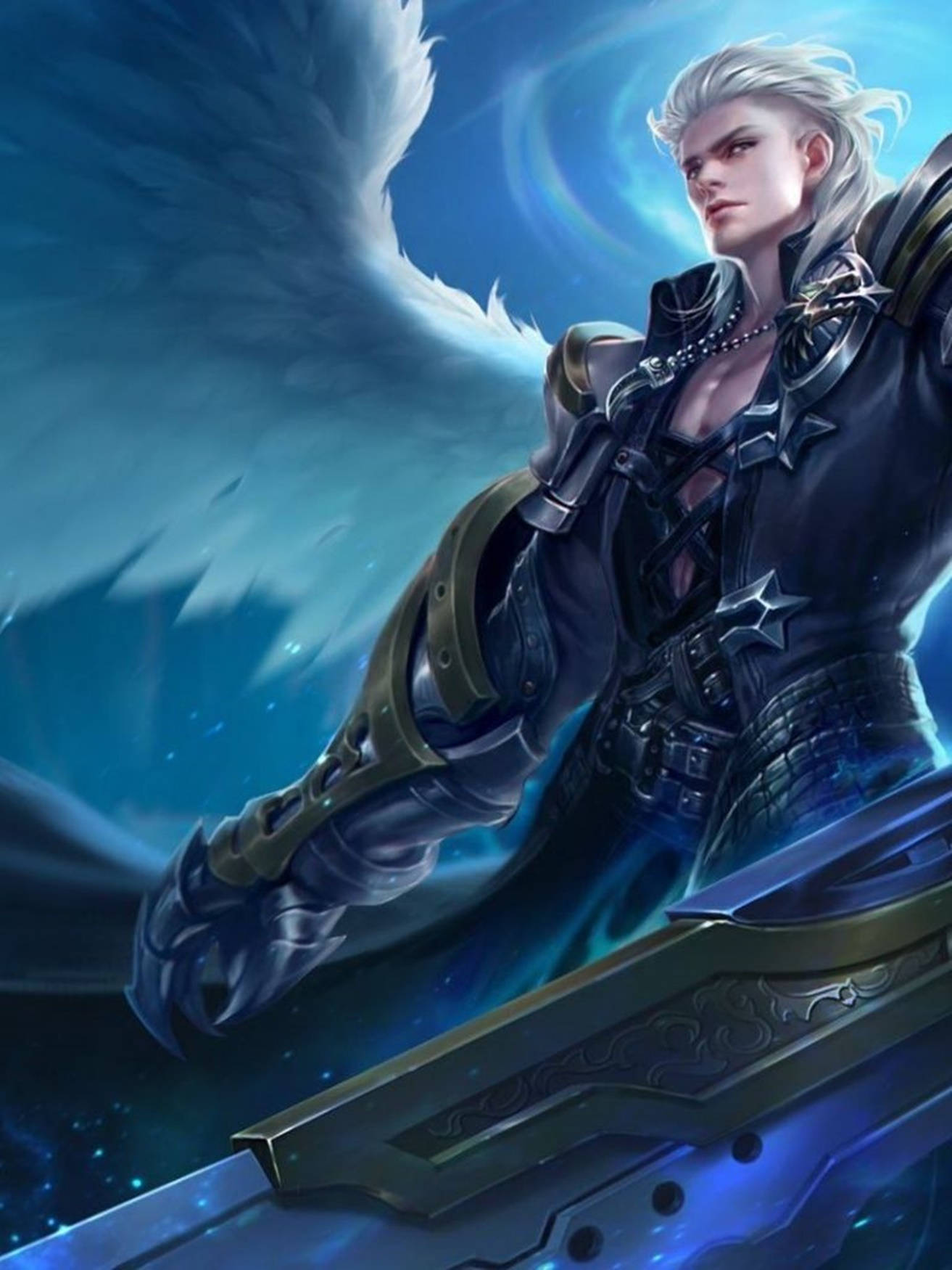 Mobile Legends 桌布 壁紙 — 一位銀髮天使戰士身穿暗色盔甲，在旋轉的藍色宇宙背景下揮舞著發光的劍。