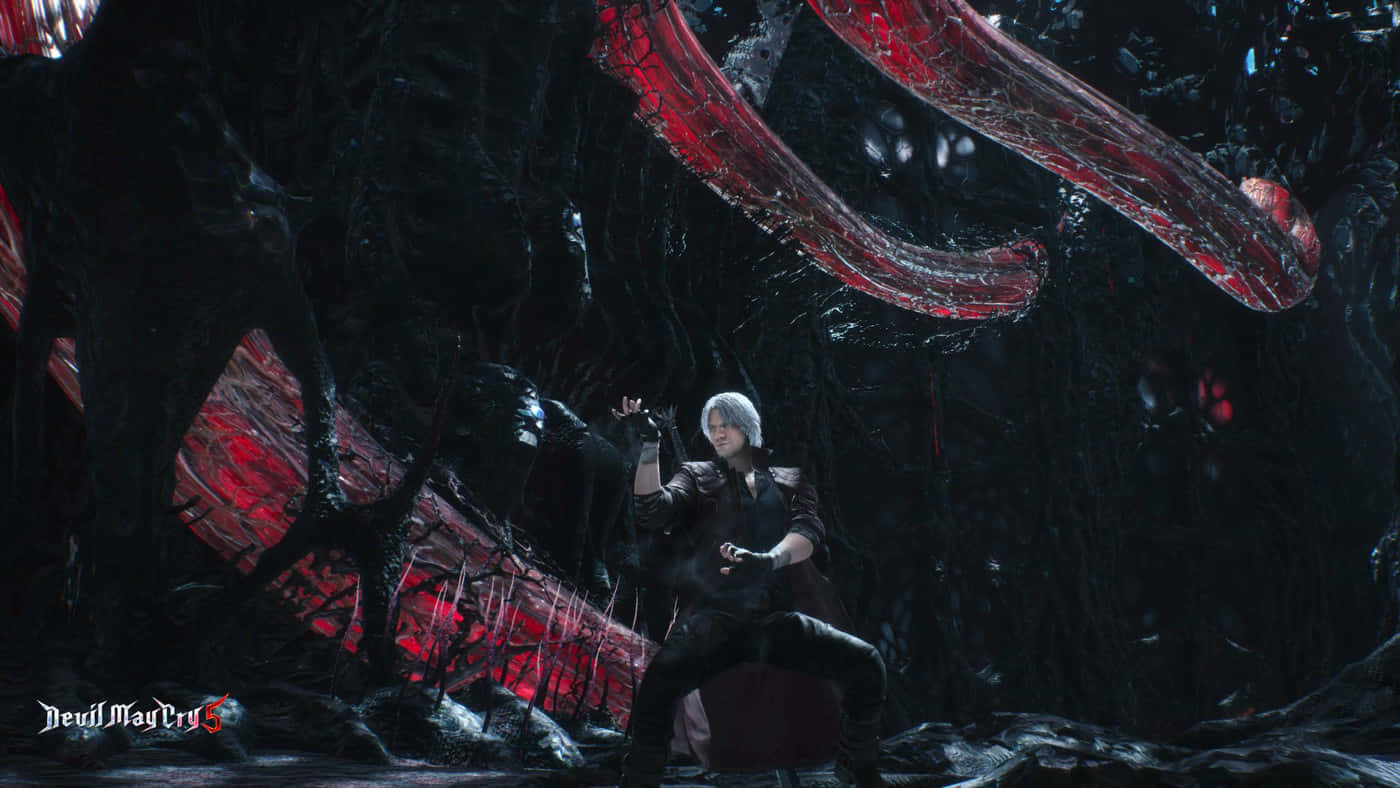 Devil May Cry Characters 桌布 壁紙 — 一位銀髮戰士身穿暗色盔甲，佇立在陰暗洞穴中，上方懸掛著發光的紅色有機藤蔓。