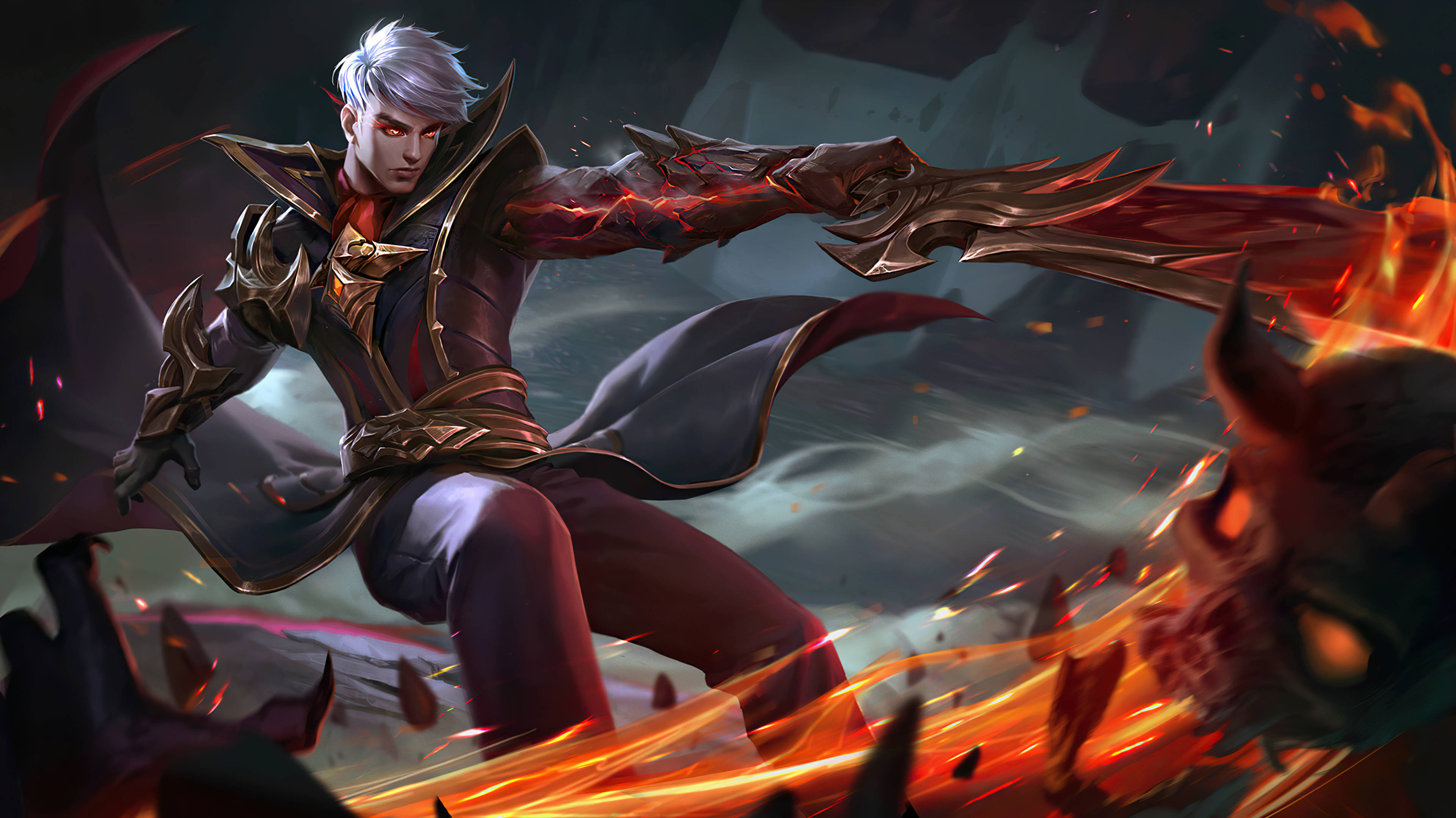 Mobile Legends 桌布 壁紙 — 一位銀髮戰士身穿華麗的暗色盔甲，用火焰劍斬向惡魔敵人，在熾熱的戰鬥場景中。