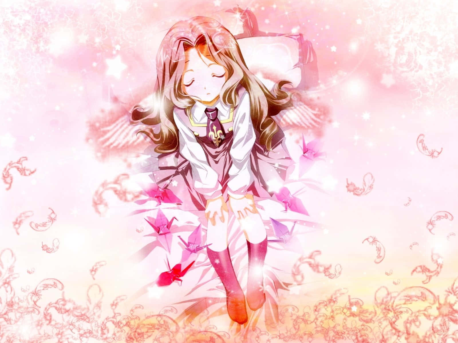 Nunnally Lamperouge 桌布 壁紙 — 一位長著棕色長髮的寧靜動漫女孩，在夢幻般的粉彩天空中，被漂浮的粉紅色摺紙鶴和閃爍的星星包圍，安詳地睡著。