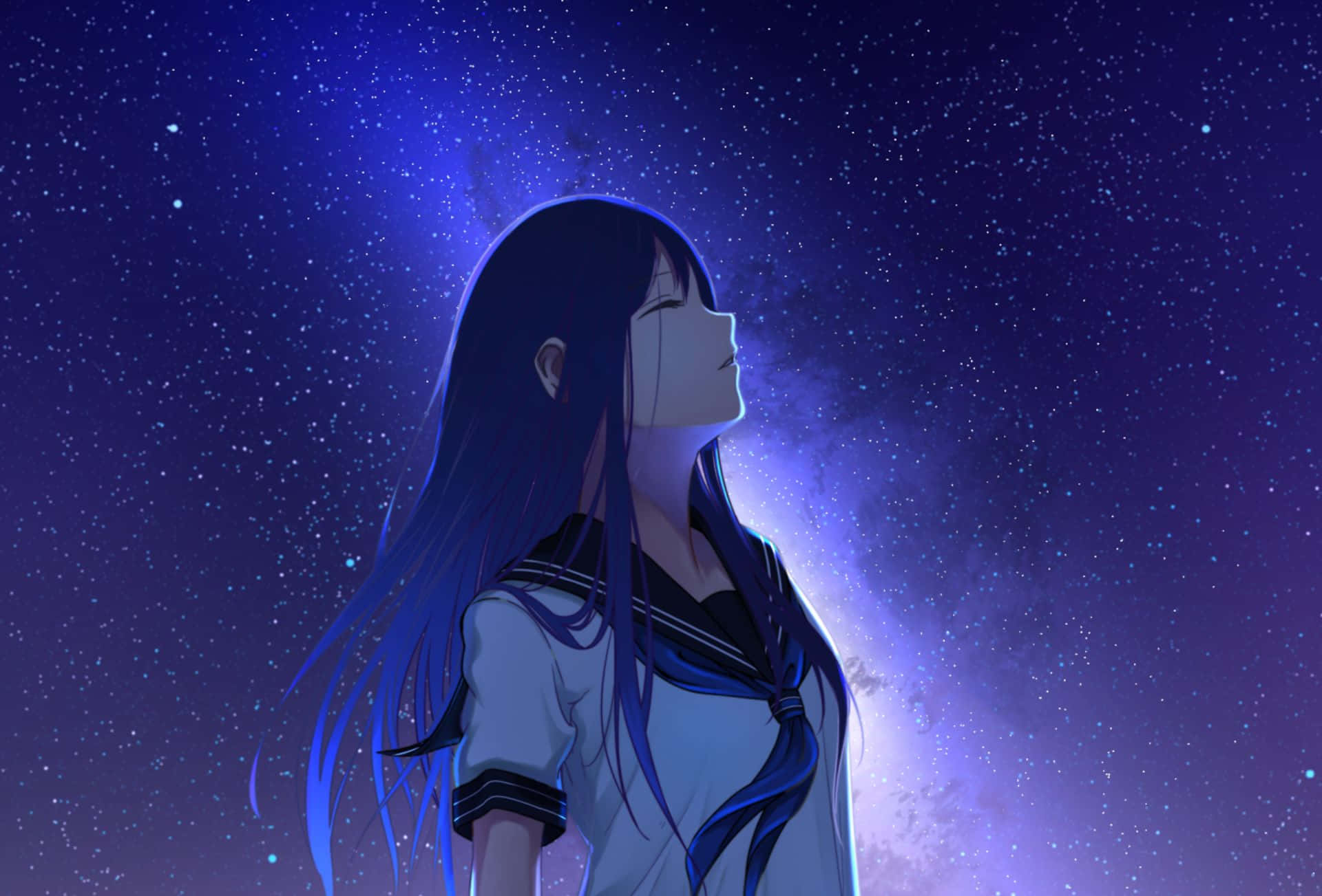 星空 桌布 壁紙 — 一位長著黑色長髮的年輕動漫女孩仰望星空，星空閃爍著宇宙般的紫色光芒。