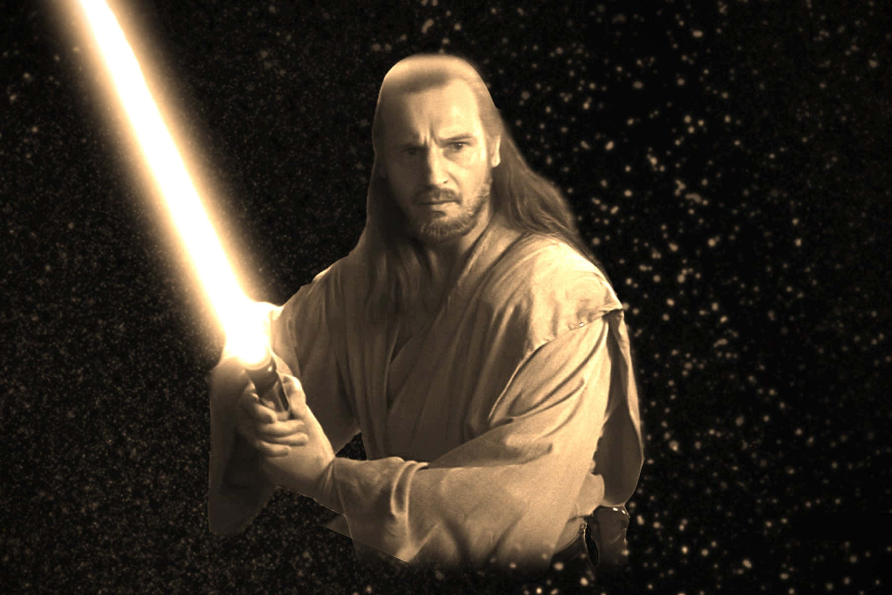 Qui-gon Jinn 桌布 壁紙 — 一位長髮的絕地武士在星光熠熠的宇宙背景下揮舞著發光的光劍，呈現戲劇性的懷舊色調場景。