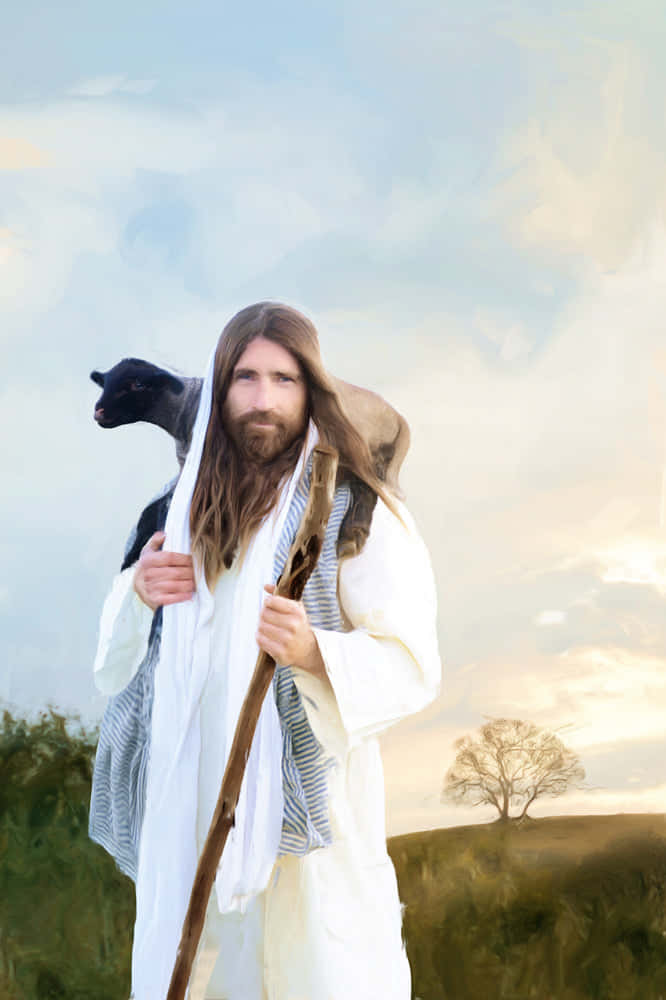 Jesus With Sheep 桌布 壁紙 — 一位長髮鬍鬚的牧羊人背著一隻黑羊在肩上，背景是柔和的天空，遠處有一棵孤樹。