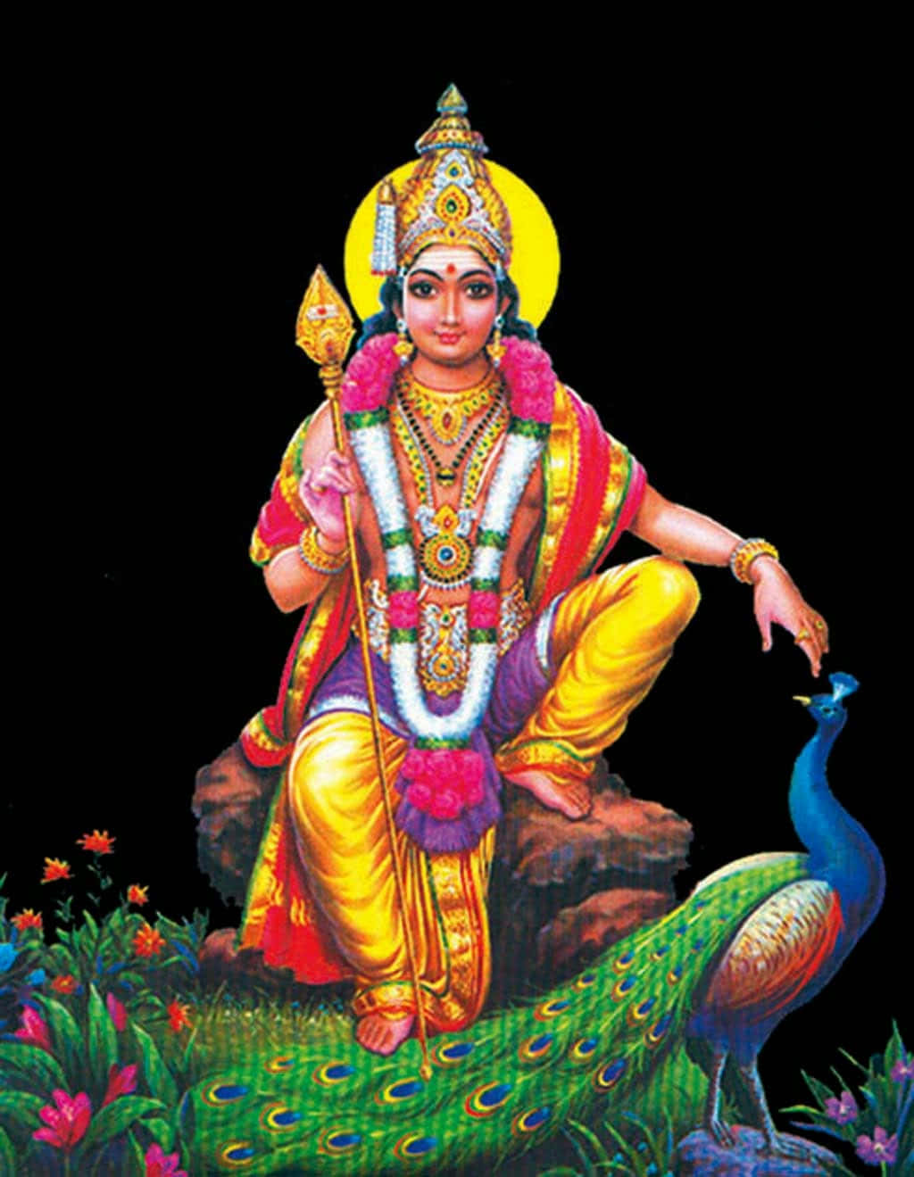 Murugan 桌布 壁紙 — 一位閃耀的印度教神祇，佩戴著金色珠寶和色彩繽紛的服飾，優雅地坐在一隻鮮豔的孔雀上，背景為黑色。