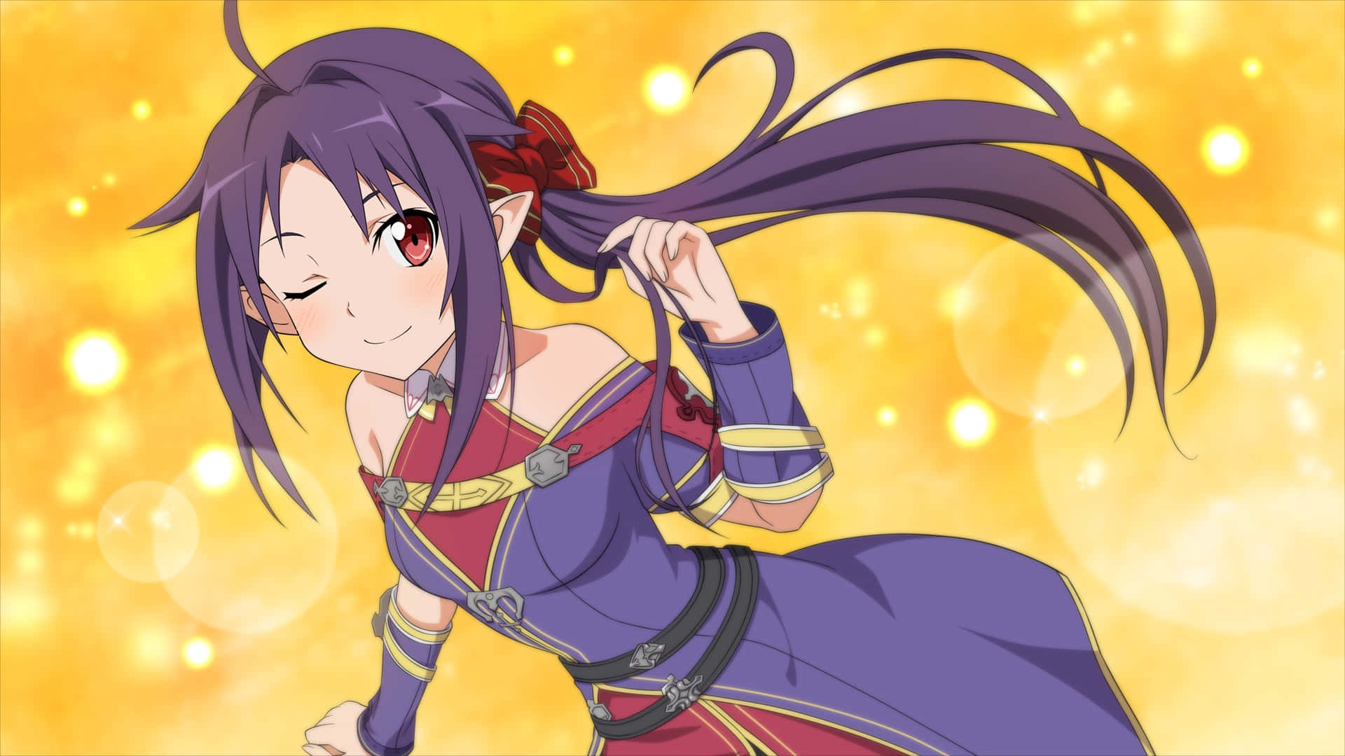 Yuuki Konno 桌布 壁紙 — 一位開心的動漫女孩，紫色頭髮和紅色眼睛，微笑著，頑皮地握著她的馬尾辮，背景是閃爍的金色散景。