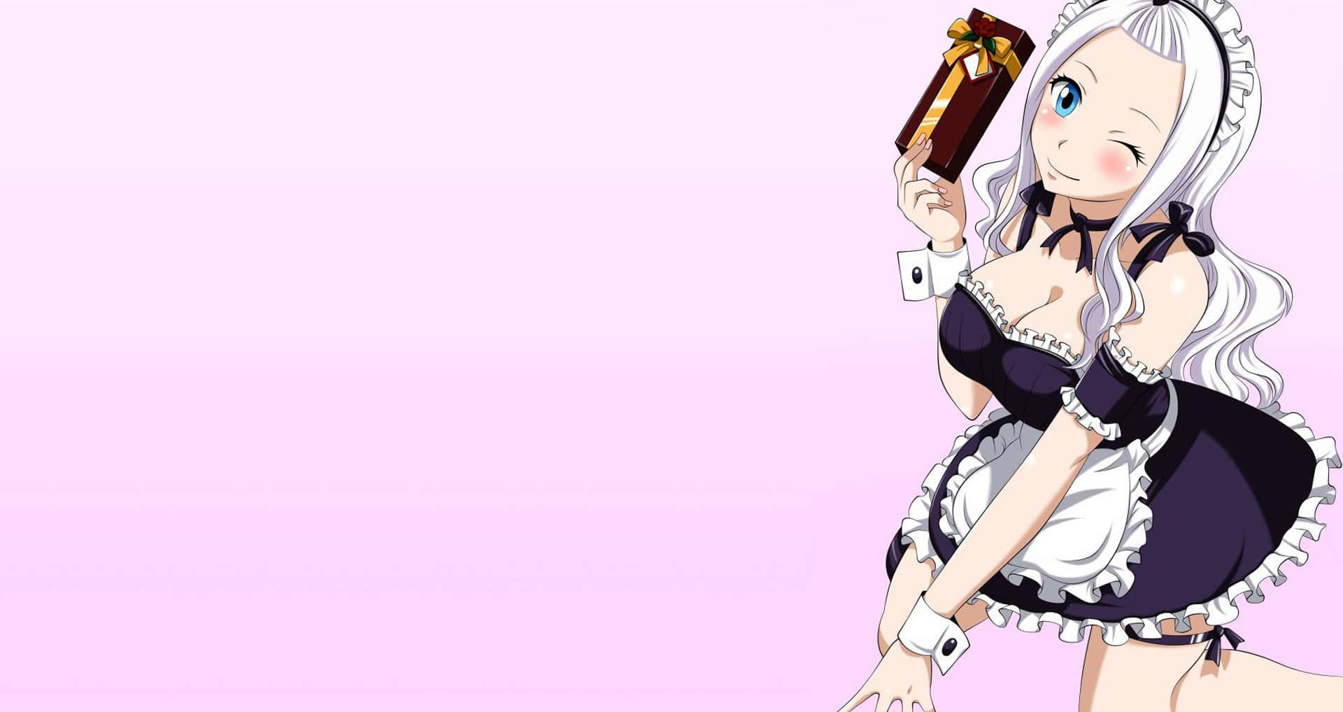 Mirajane Strauss 桌布 壁紙 — 一位開心的白髮動漫女僕，在柔和的粉紅色漸變背景前拿著禮物盒。