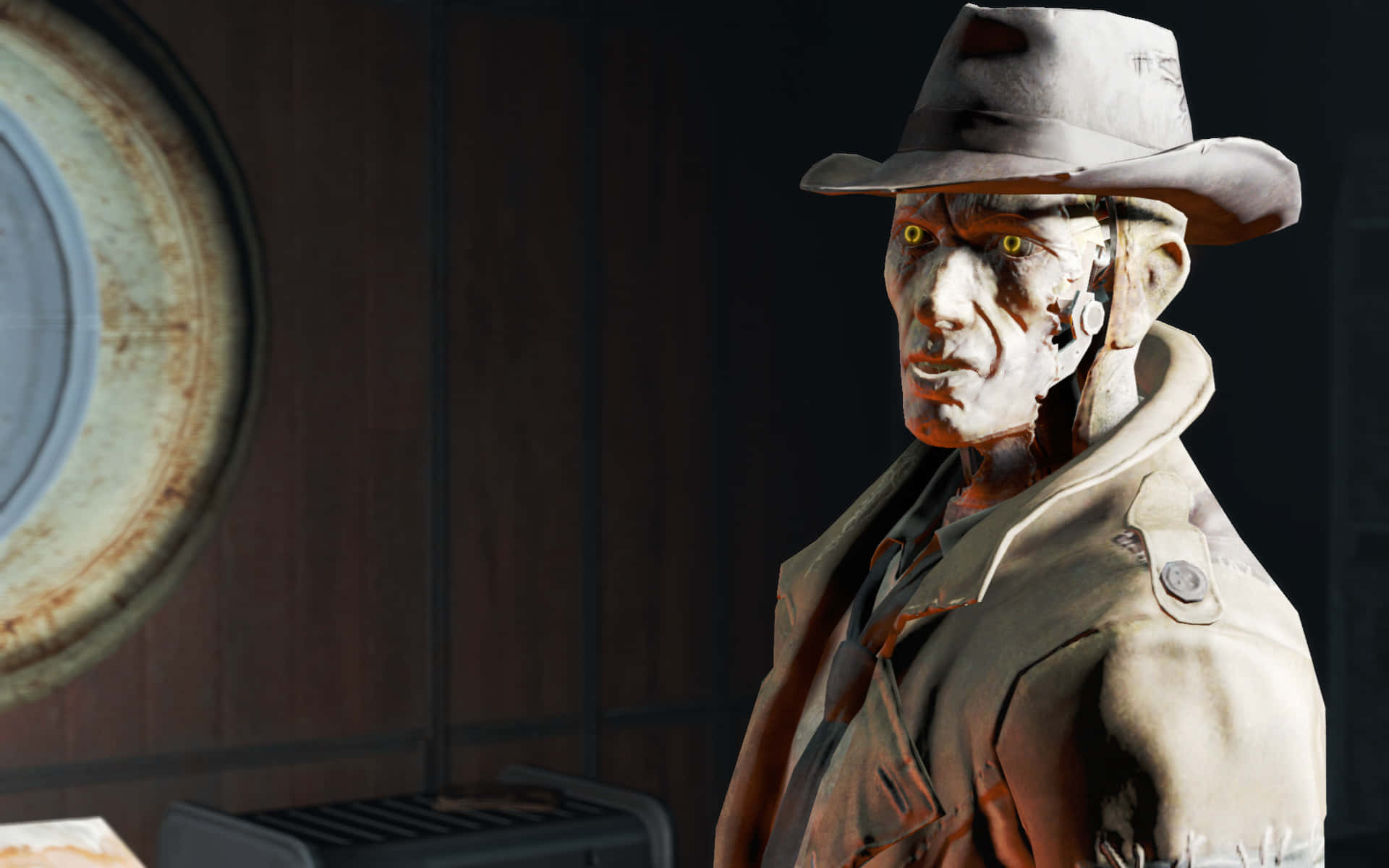 Nick Valentine 桌布 壁紙 — 一位飽經風霜的牛仔，戴著沾滿灰塵的帽子和外套，站在一個光線昏暗、牆壁由生鏽金屬和木材構成的房間裡。