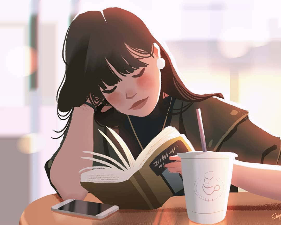 Reading 桌布 壁紙 — 一位黑髮年輕女子在咖啡桌旁，在溫暖的陽光下，旁邊放著一杯咖啡和手機，正在閱讀一本書。