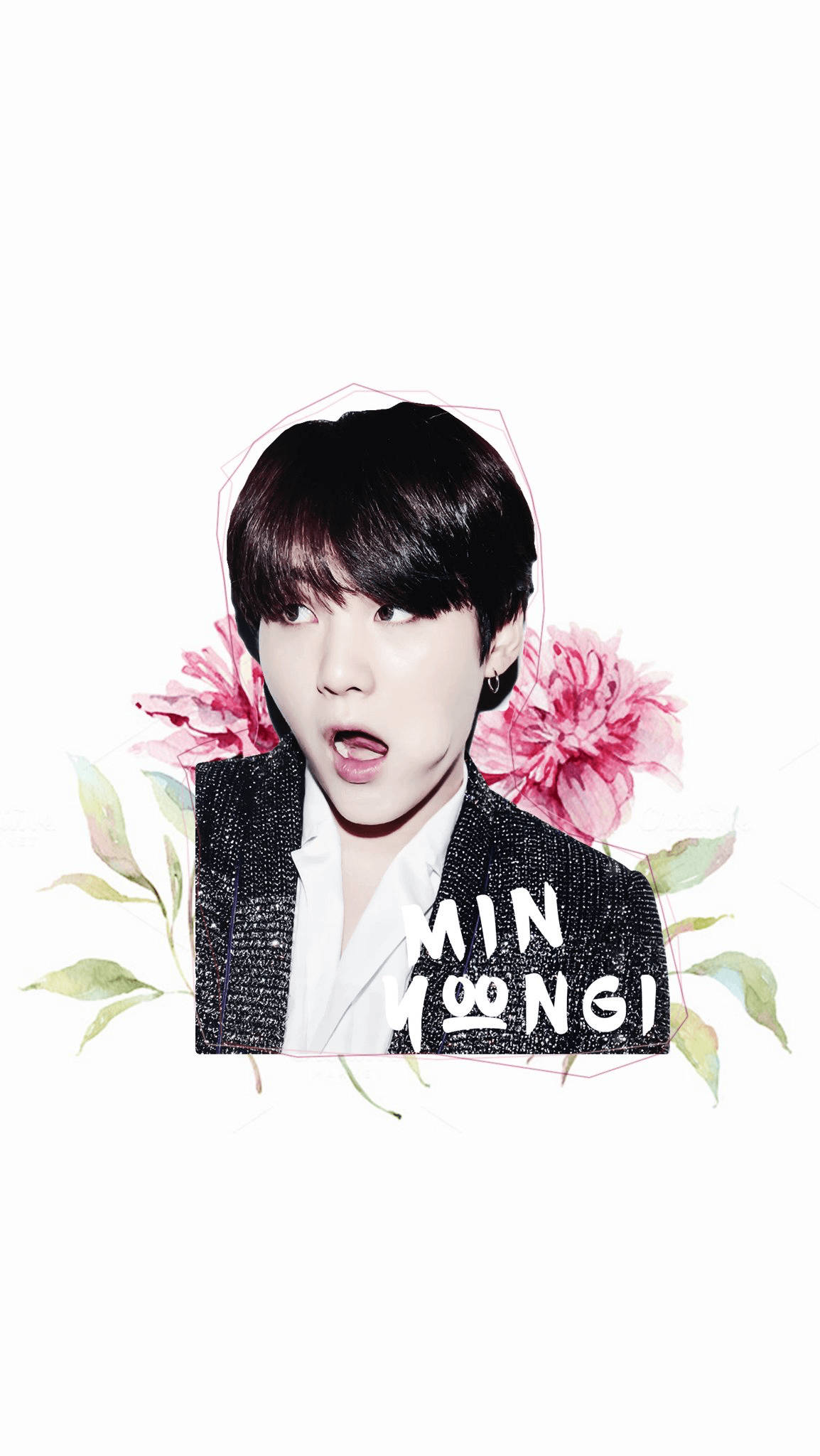 Suga BTS Min Yoongi 壁紙 — 一位黑髮年輕男子帶著驚訝表情，身穿黑色紋理外套內搭白襯衫，被粉紅花朵和綠葉環繞。