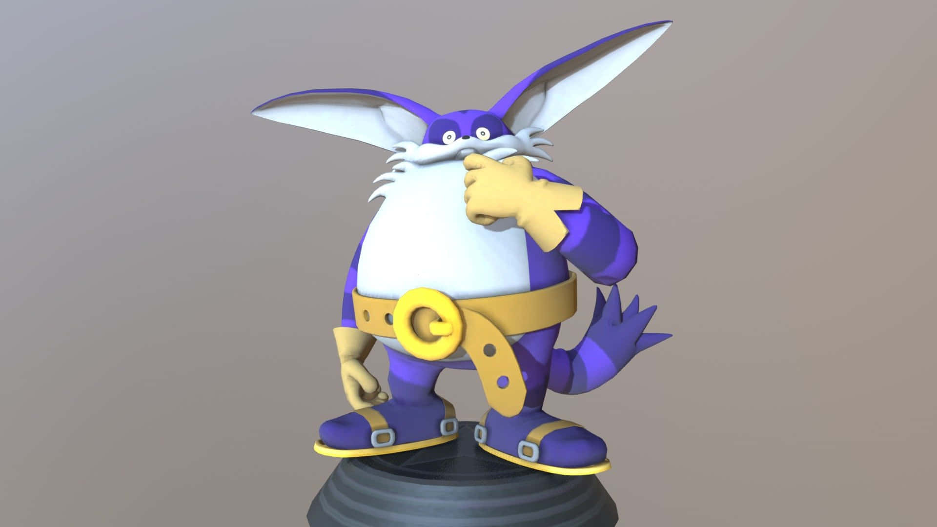 Big The Cat 桌布 壁紙 — 一個3D渲染的紫色兔仔角色，有白色耳朵和鬍鬚，自信地站在基座上，背景是純灰色。